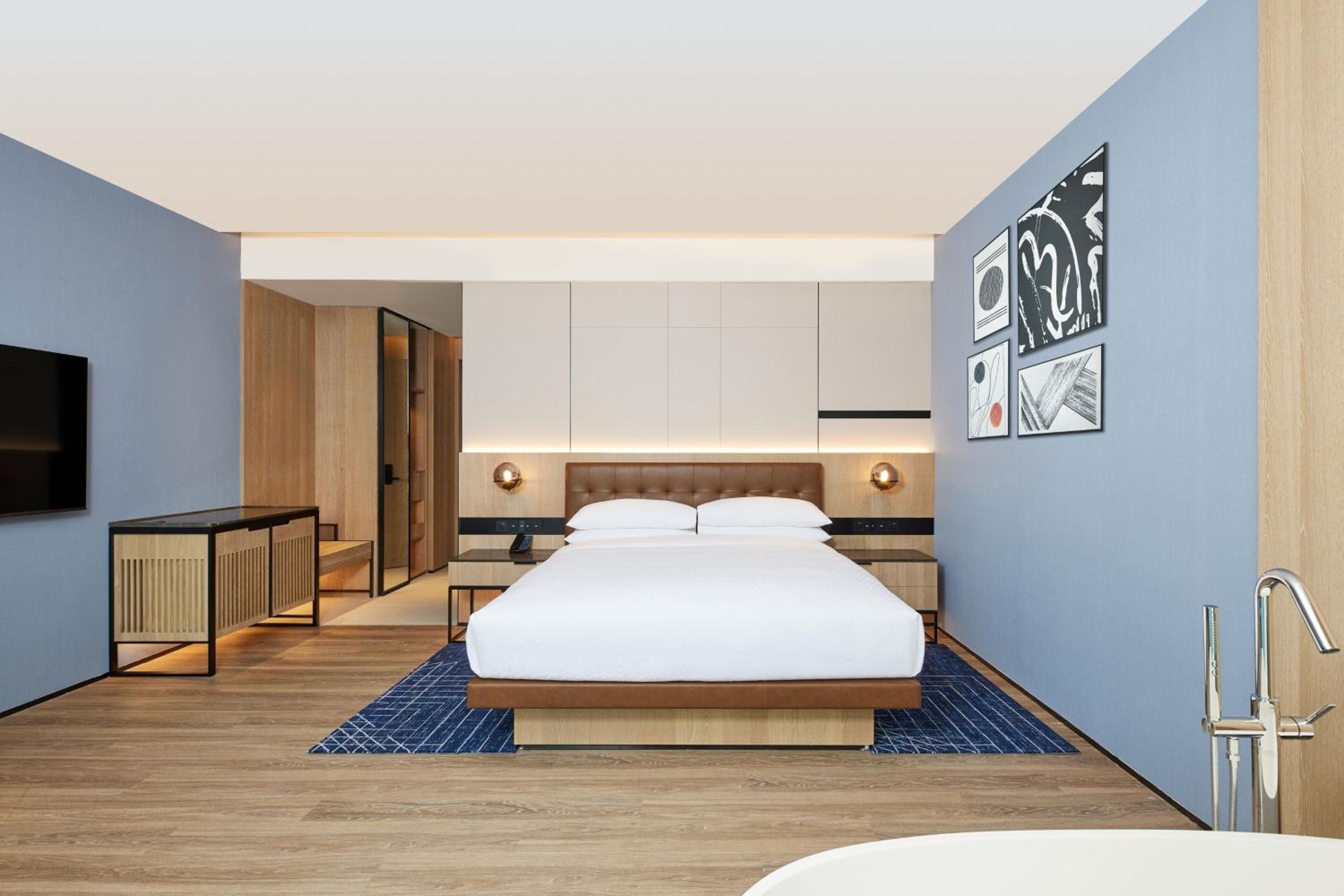Select King Room photo 3