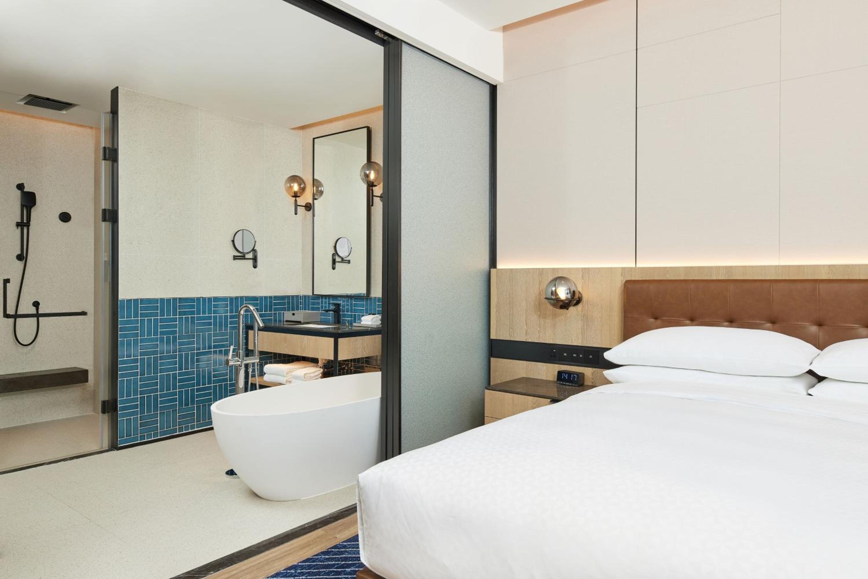Select King Room photo 2