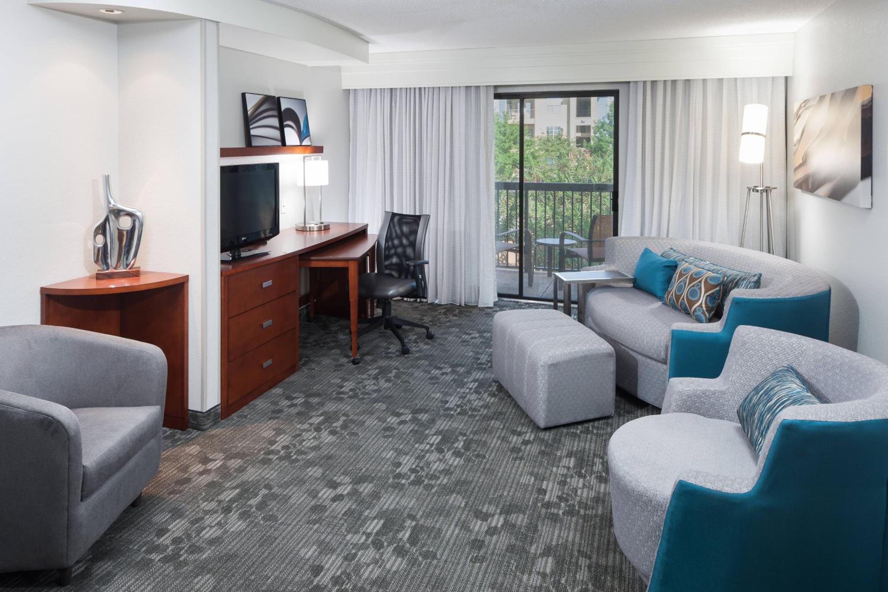 King Suite with Sofa Bed photo 3