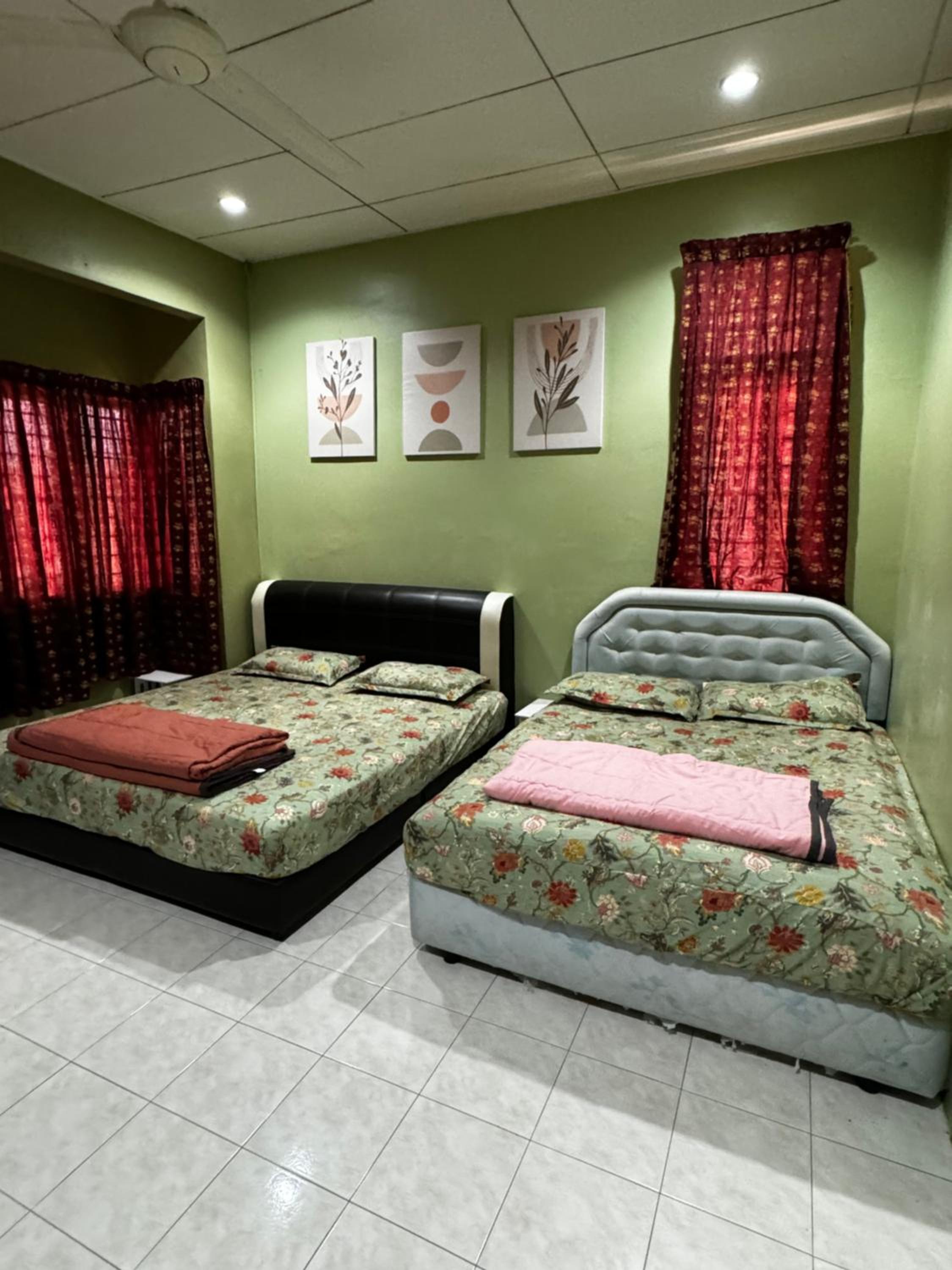 Four-Bedroom House photo 2