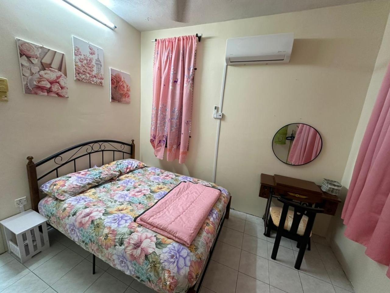 Four-Bedroom House photo 3