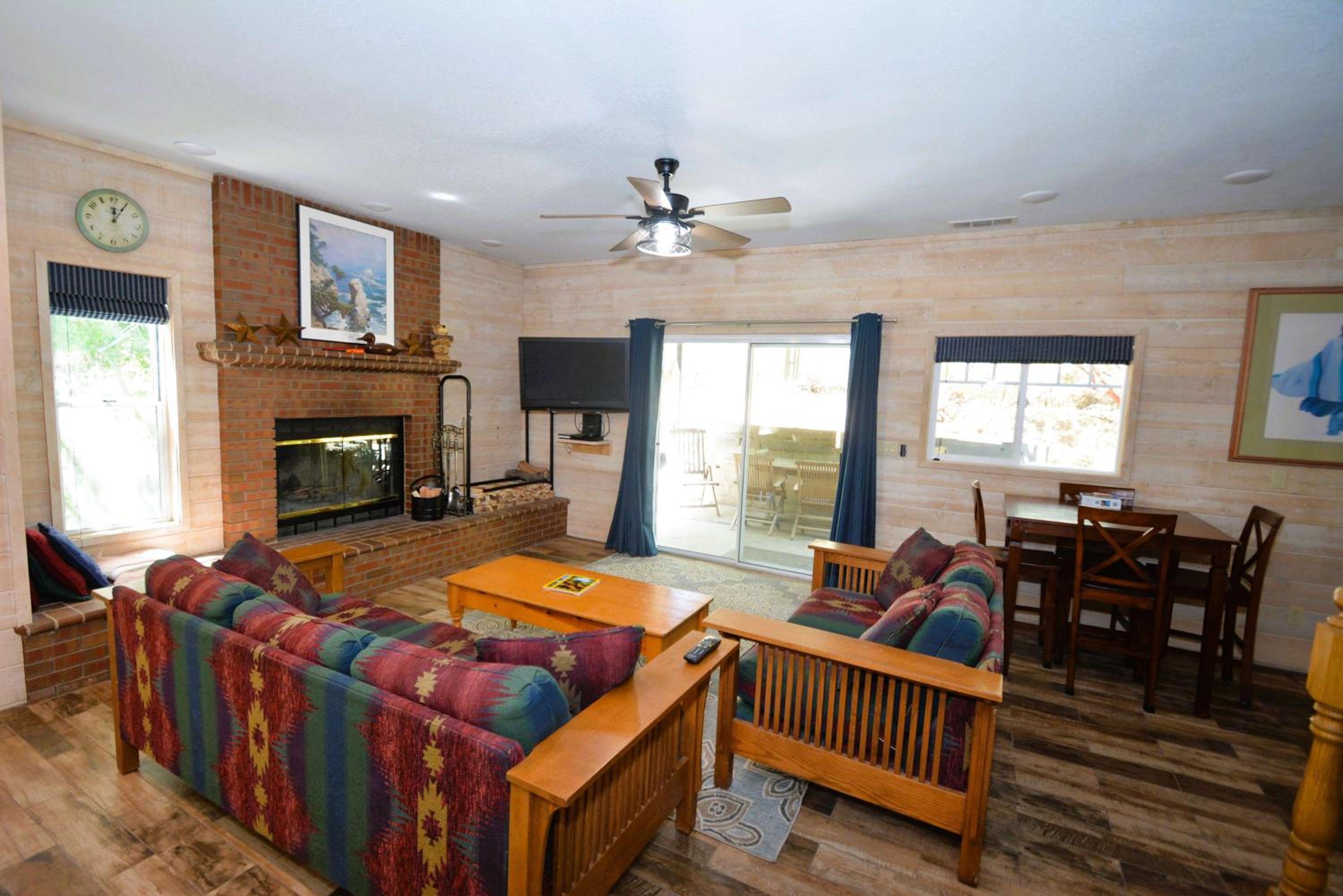 Deluxe Family Room photo 3