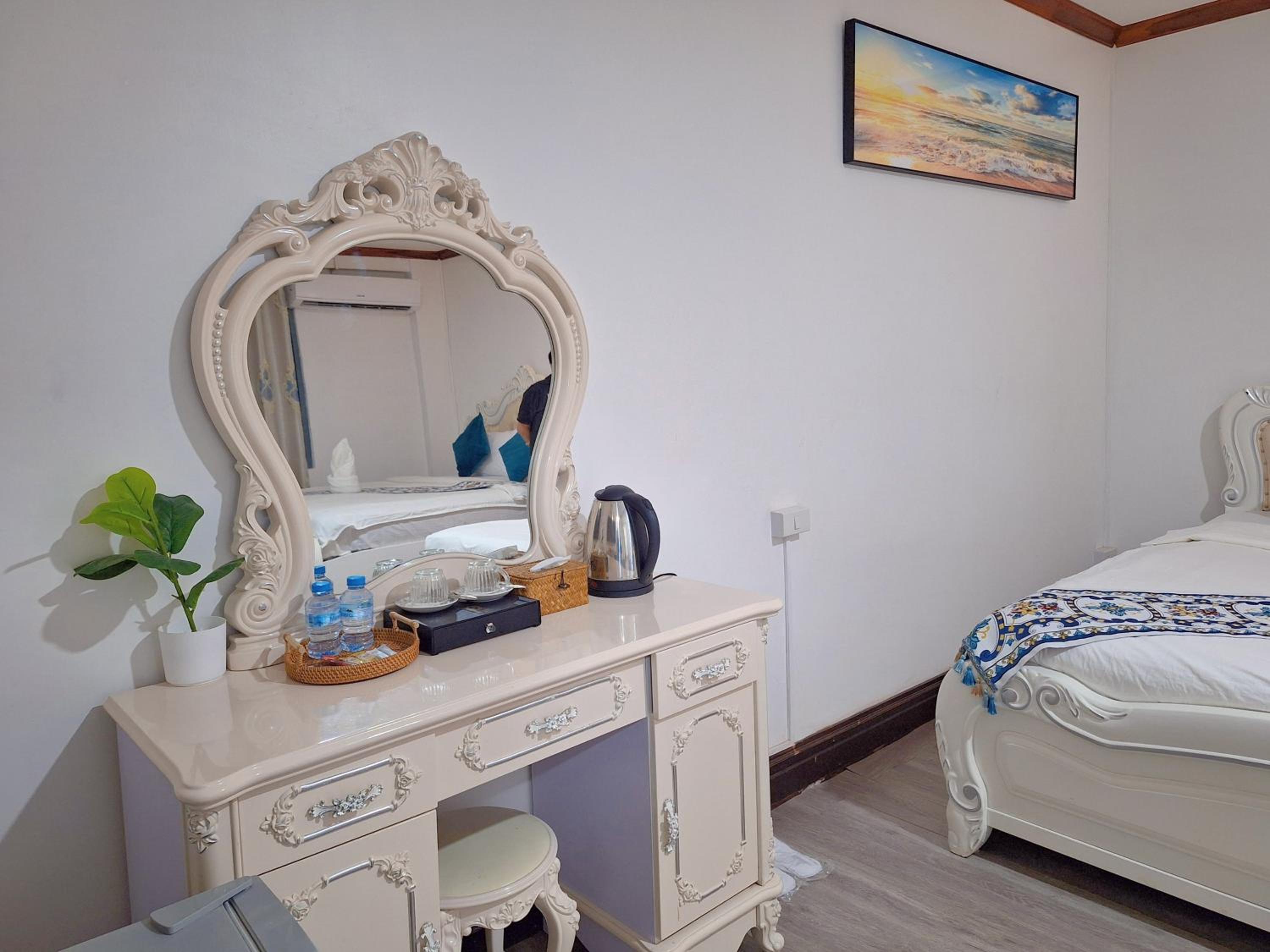 Deluxe Twin Room - Photo 10