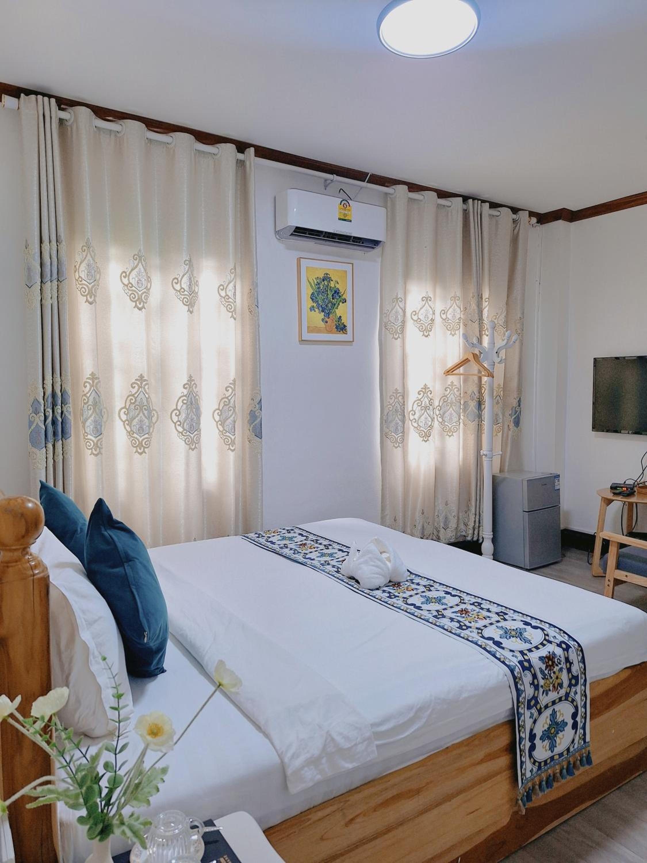 Deluxe Double Room - Photo 9