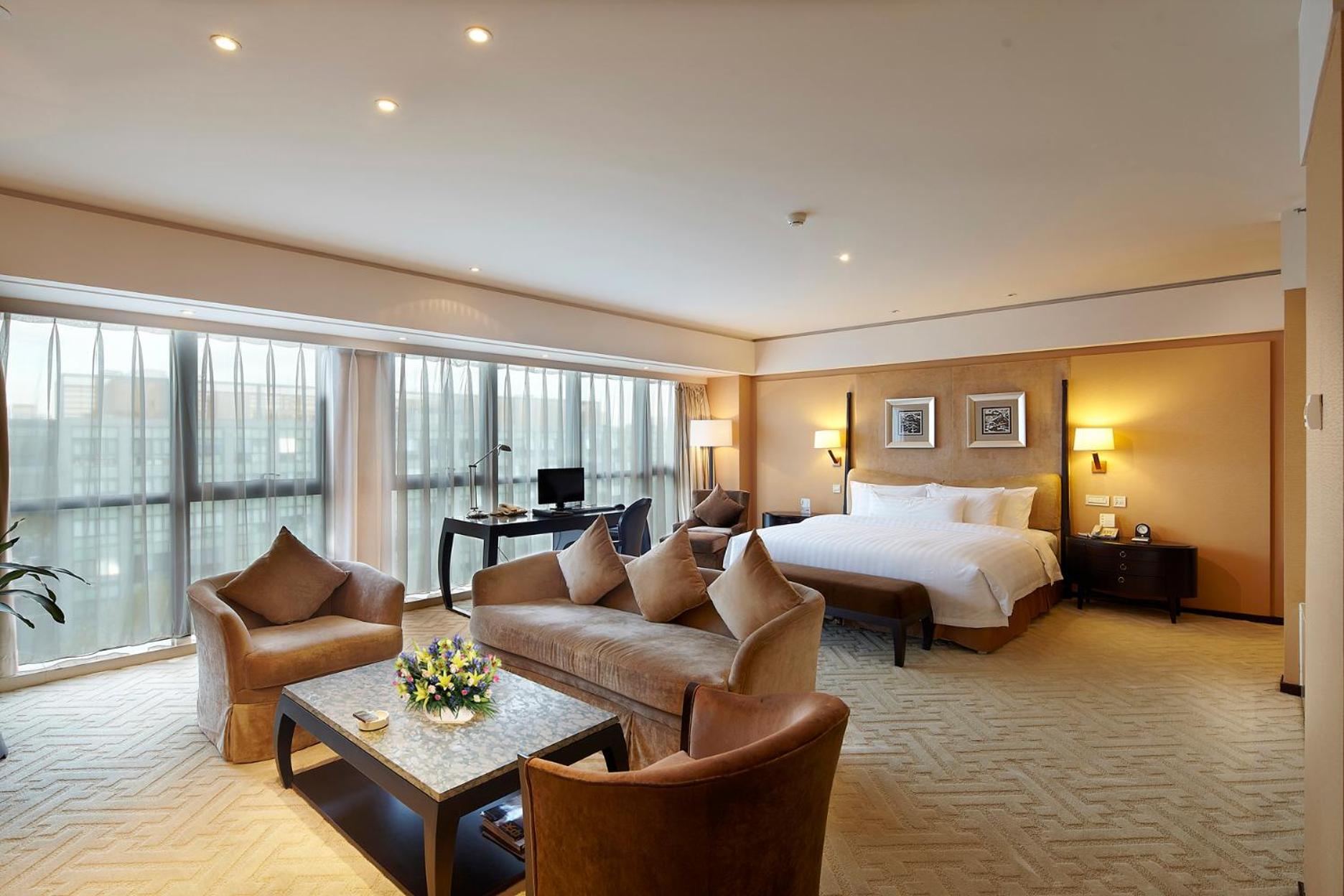Deluxe Business Suite