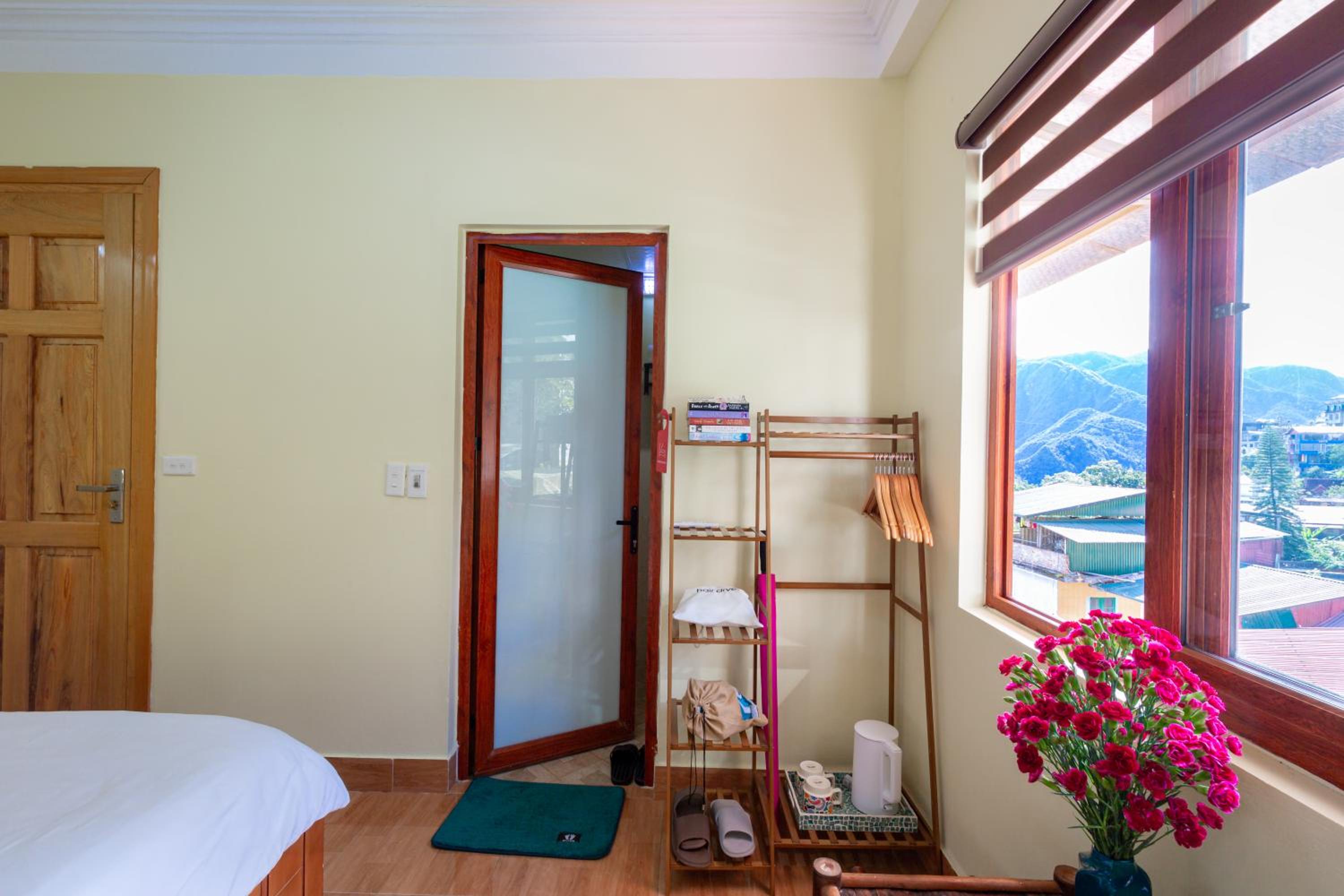 Standard Double Room - Photo 8