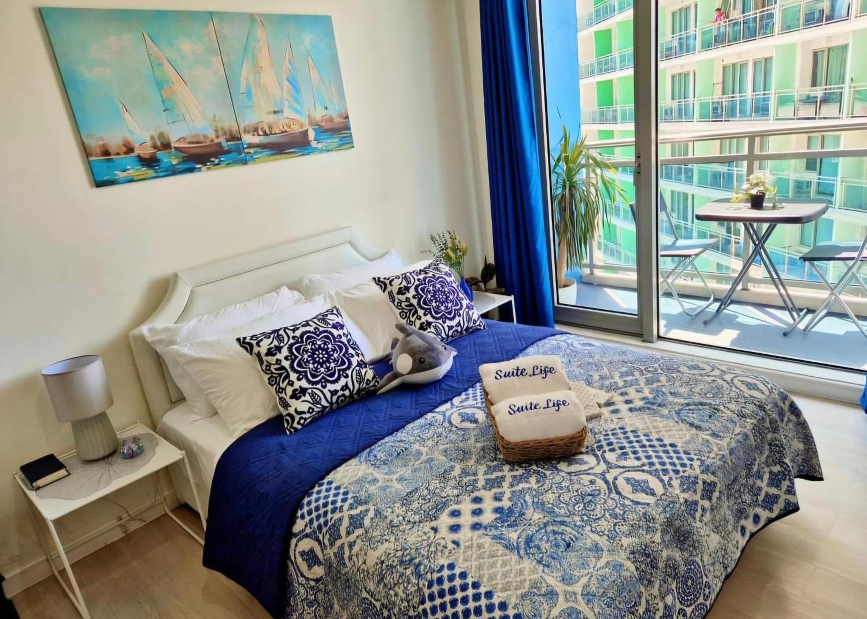 Queen Room With Pool View