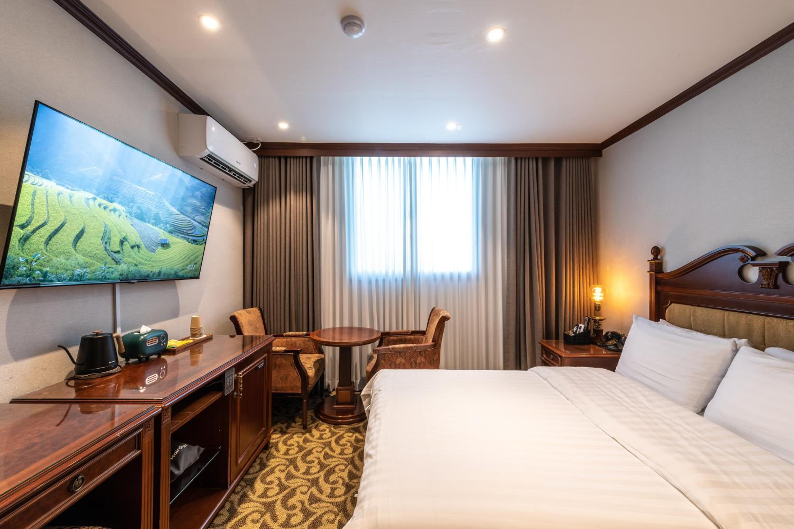 Double Room - Photo 5