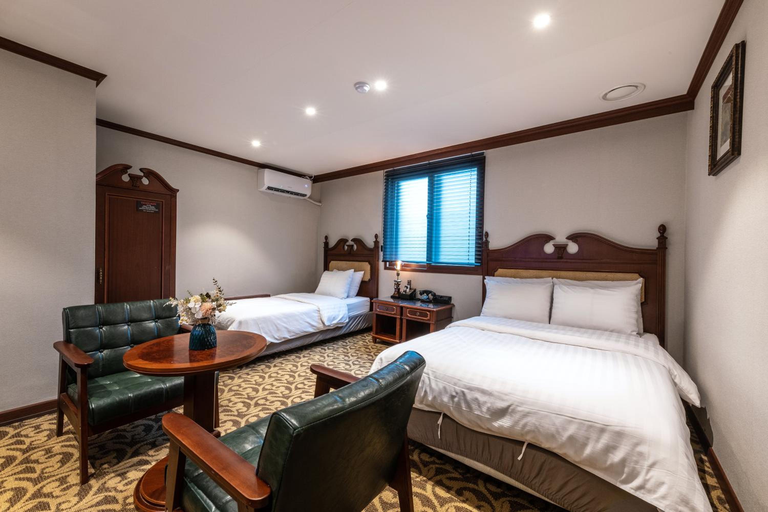 Twin Room - Photo 7