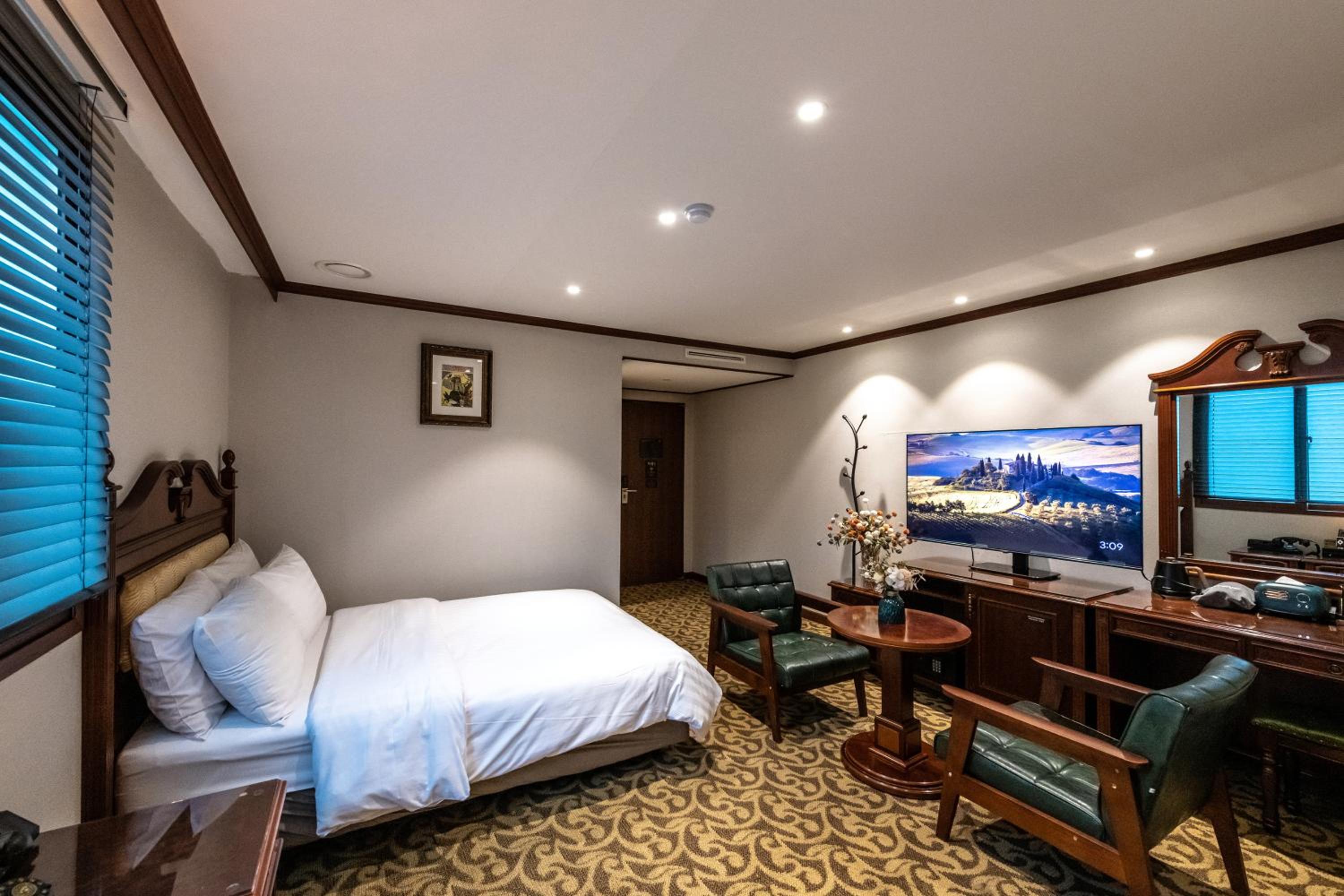 Twin Room - Photo 14