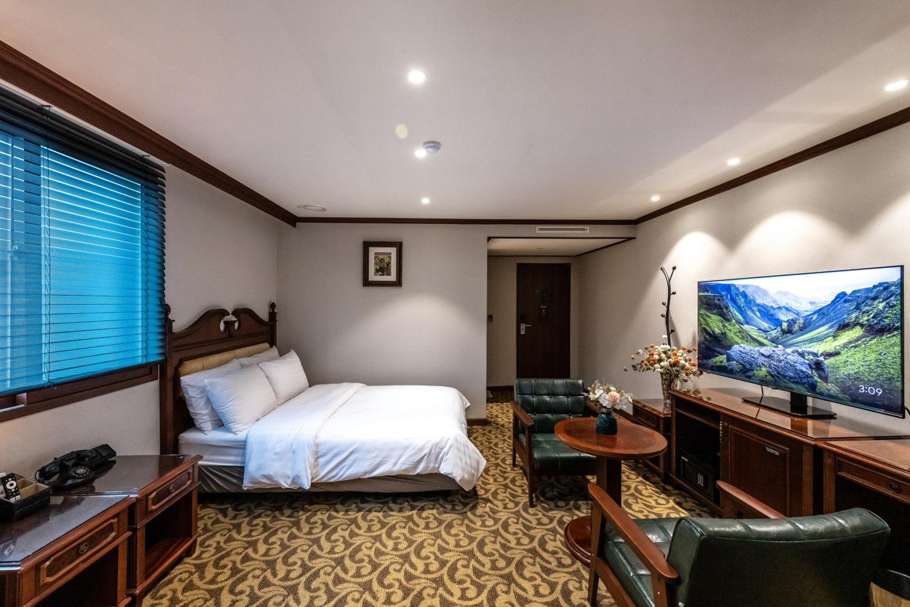 Twin Room - Photo 15