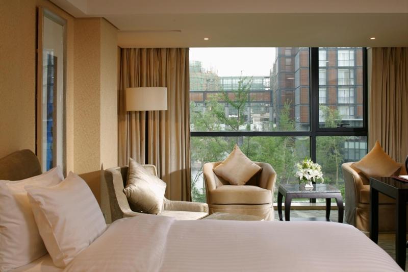 Grand Deluxe King Room