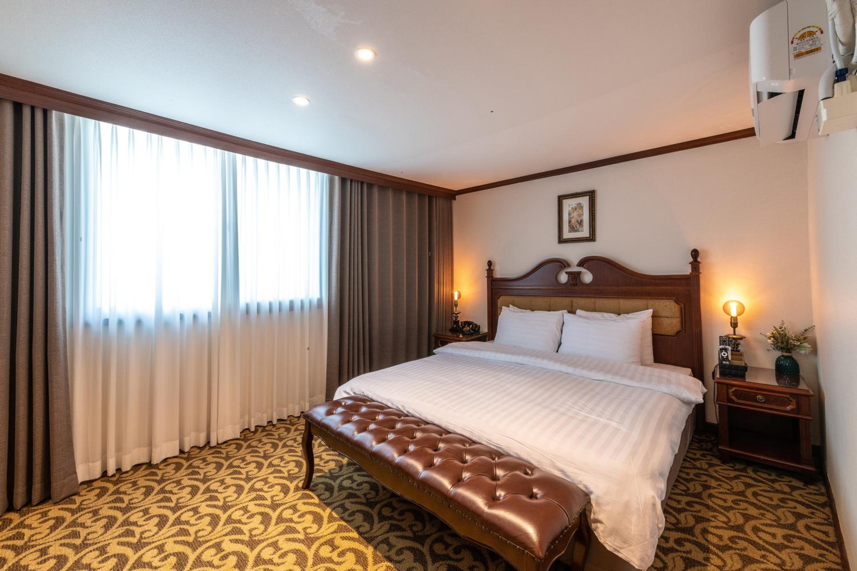 Suite - Photo 2