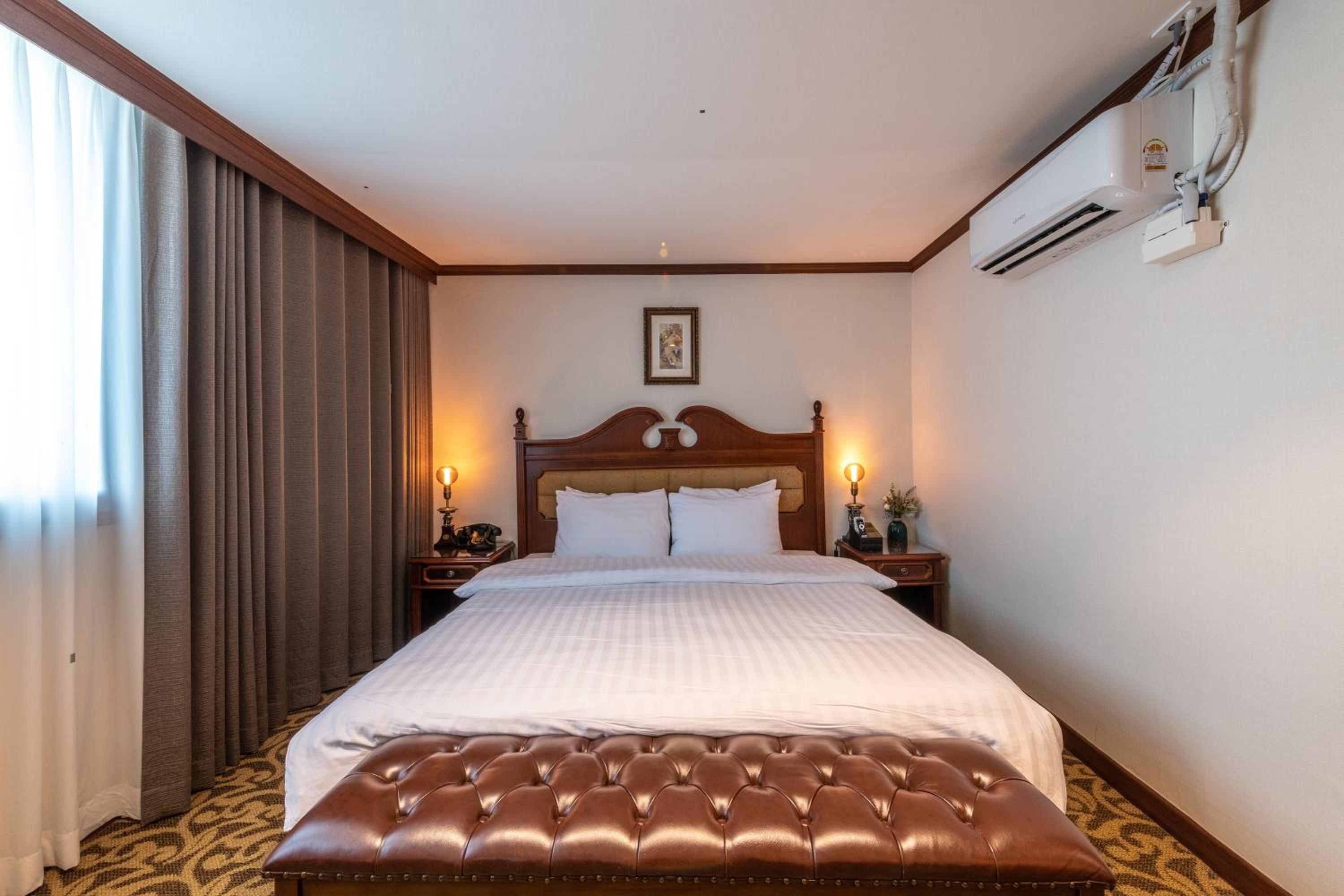 Suite - Photo 3
