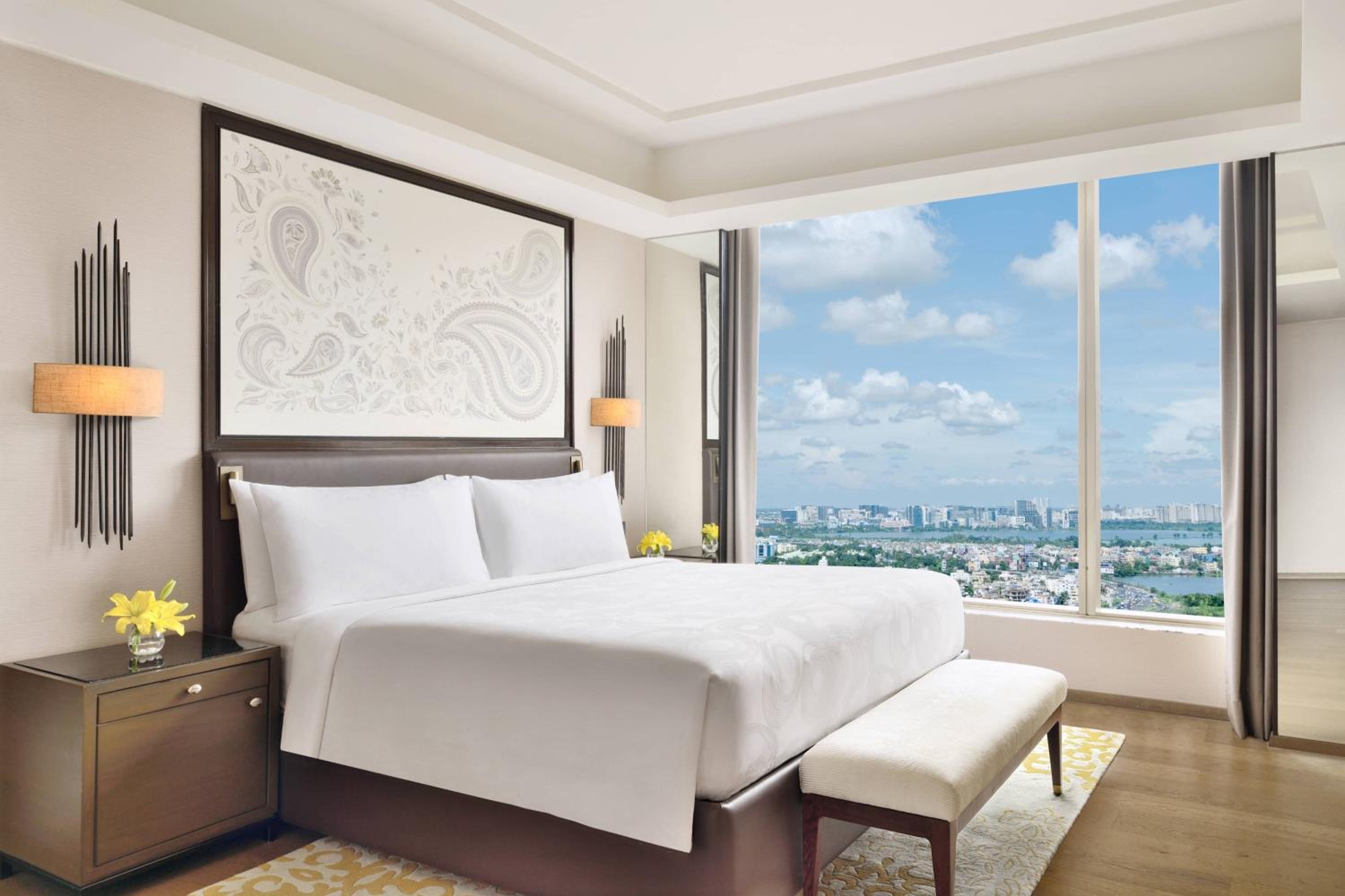 Executive Suite with Executive Lounge Access & Two way Airport Transfer