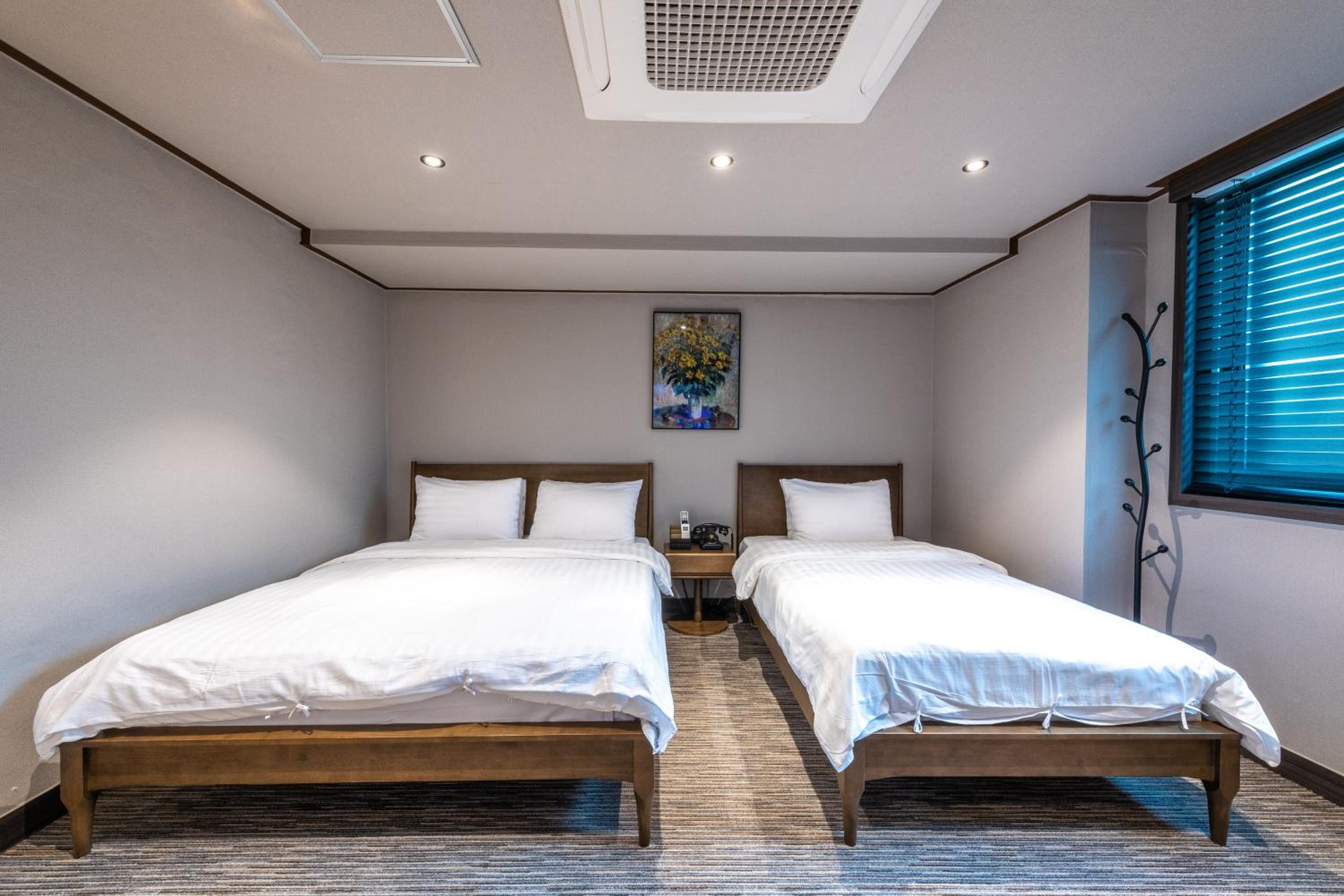 Suite - Photo 16
