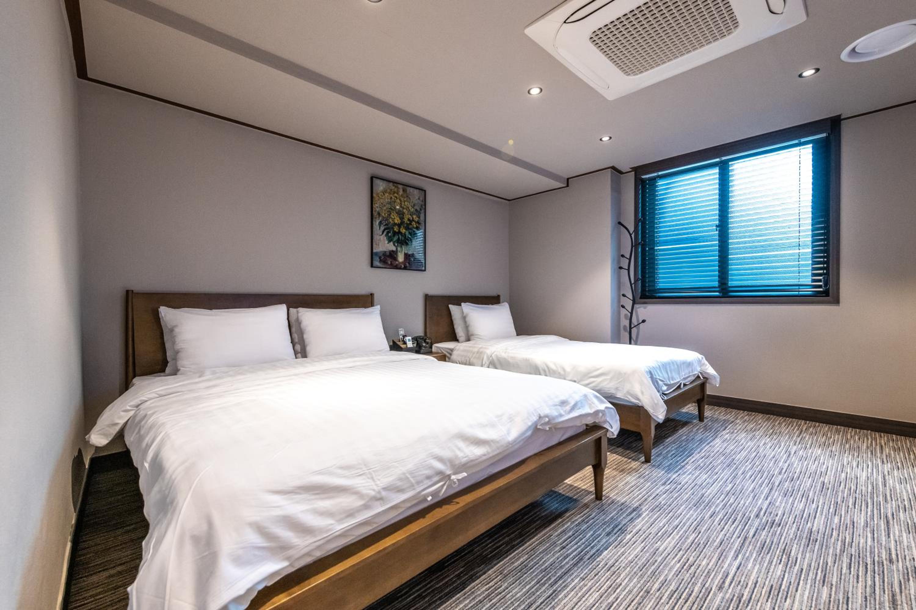Suite - Photo 18