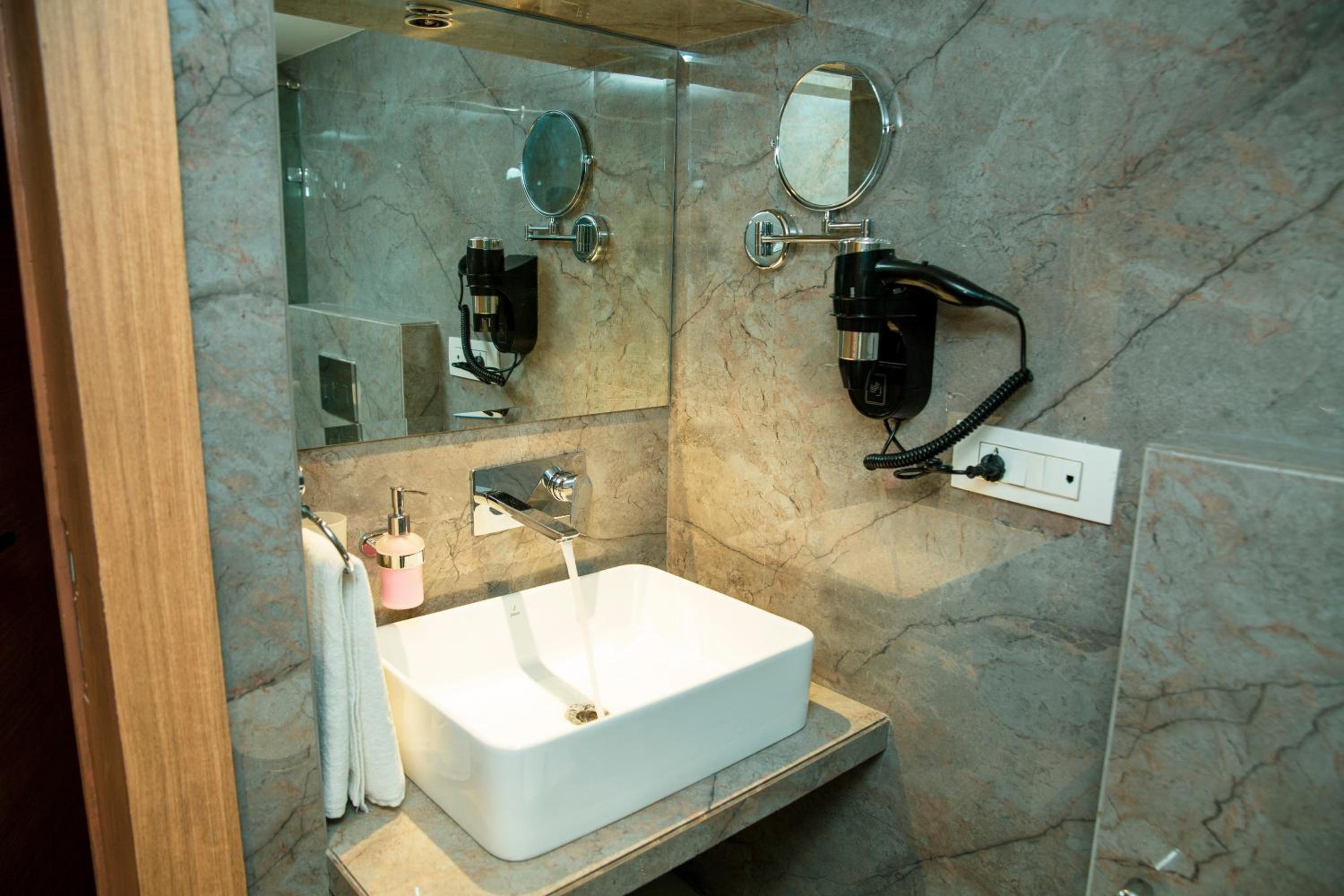 Deluxe Double or Twin Room - Photo 2