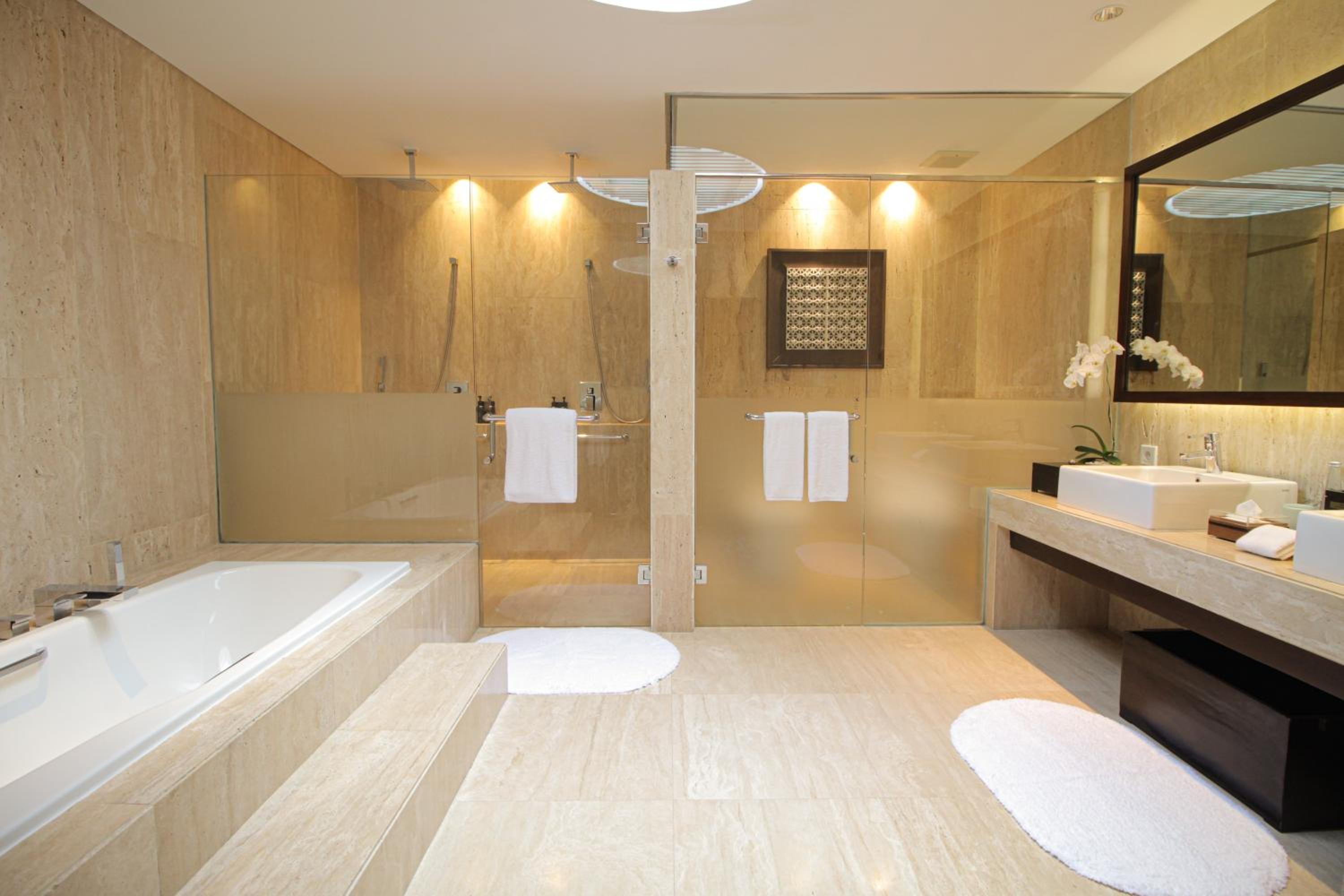 Premiere Suite Room thumbnail 6