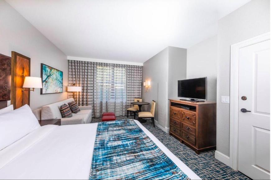 Deluxe Family Suite