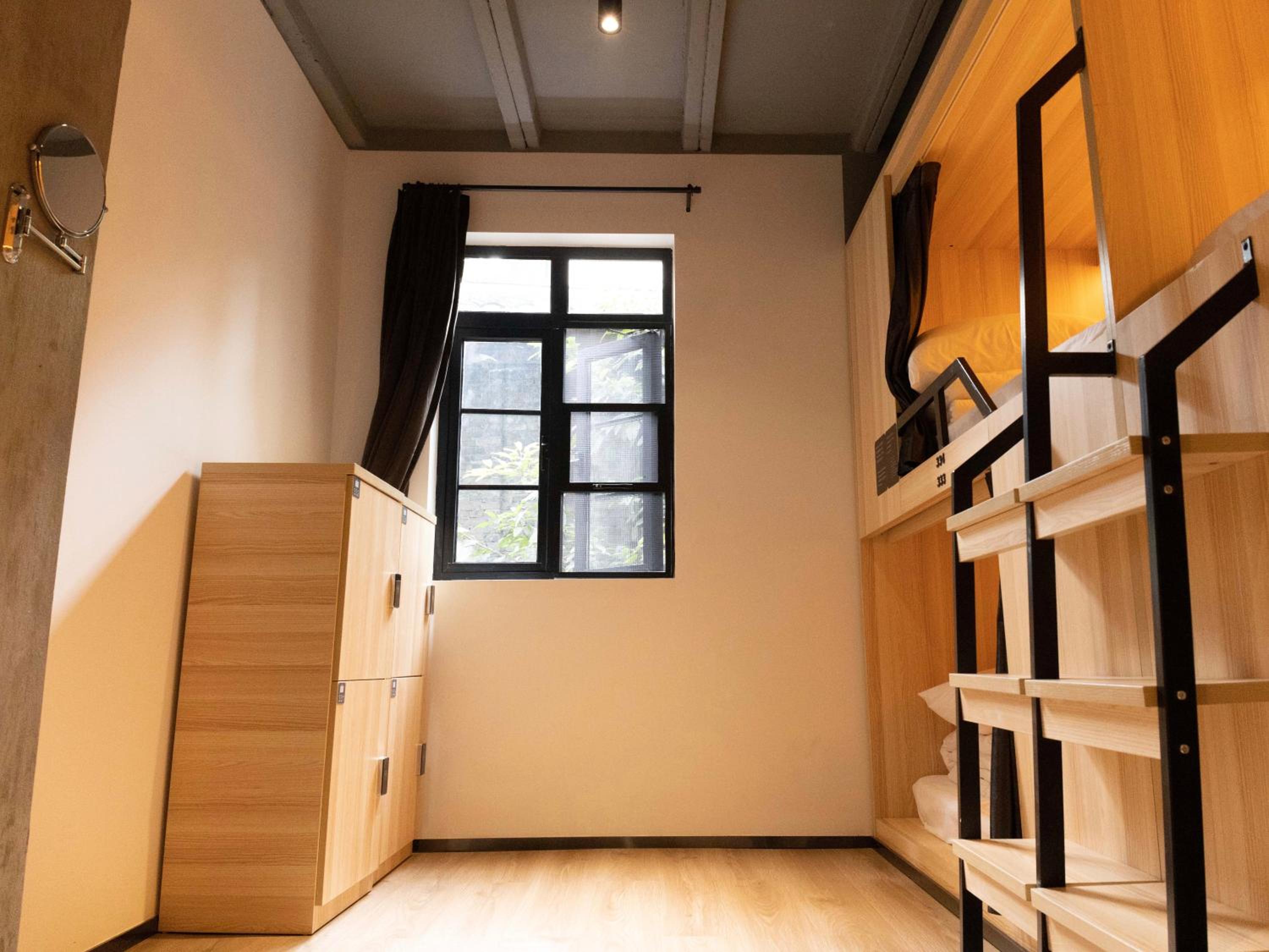 Bed in 4-Beds Male Dormitory Room photo 2