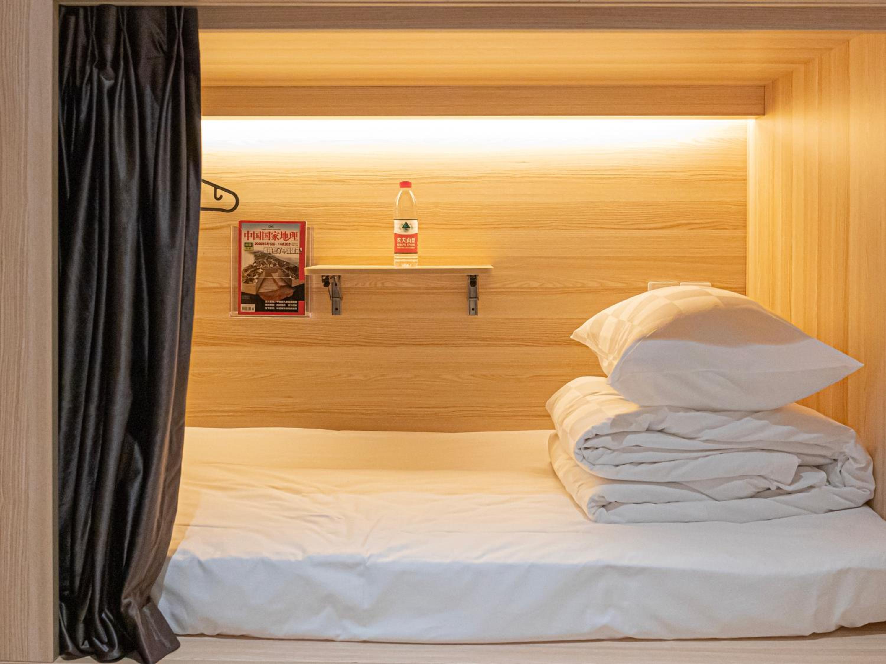 Bed in 4-Beds Male Dormitory Room photo 3