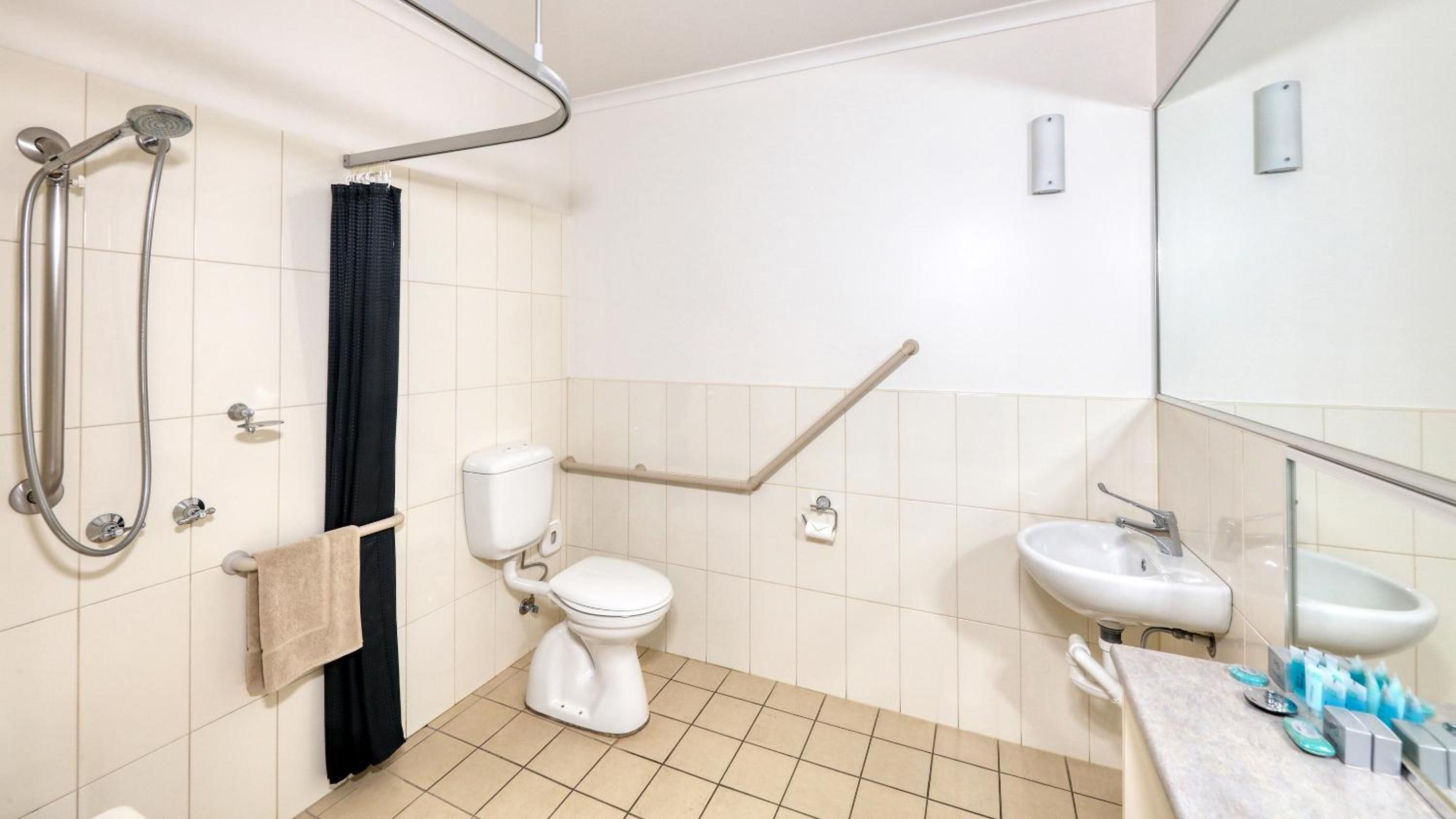 Twin Room - Disability Access photo 3