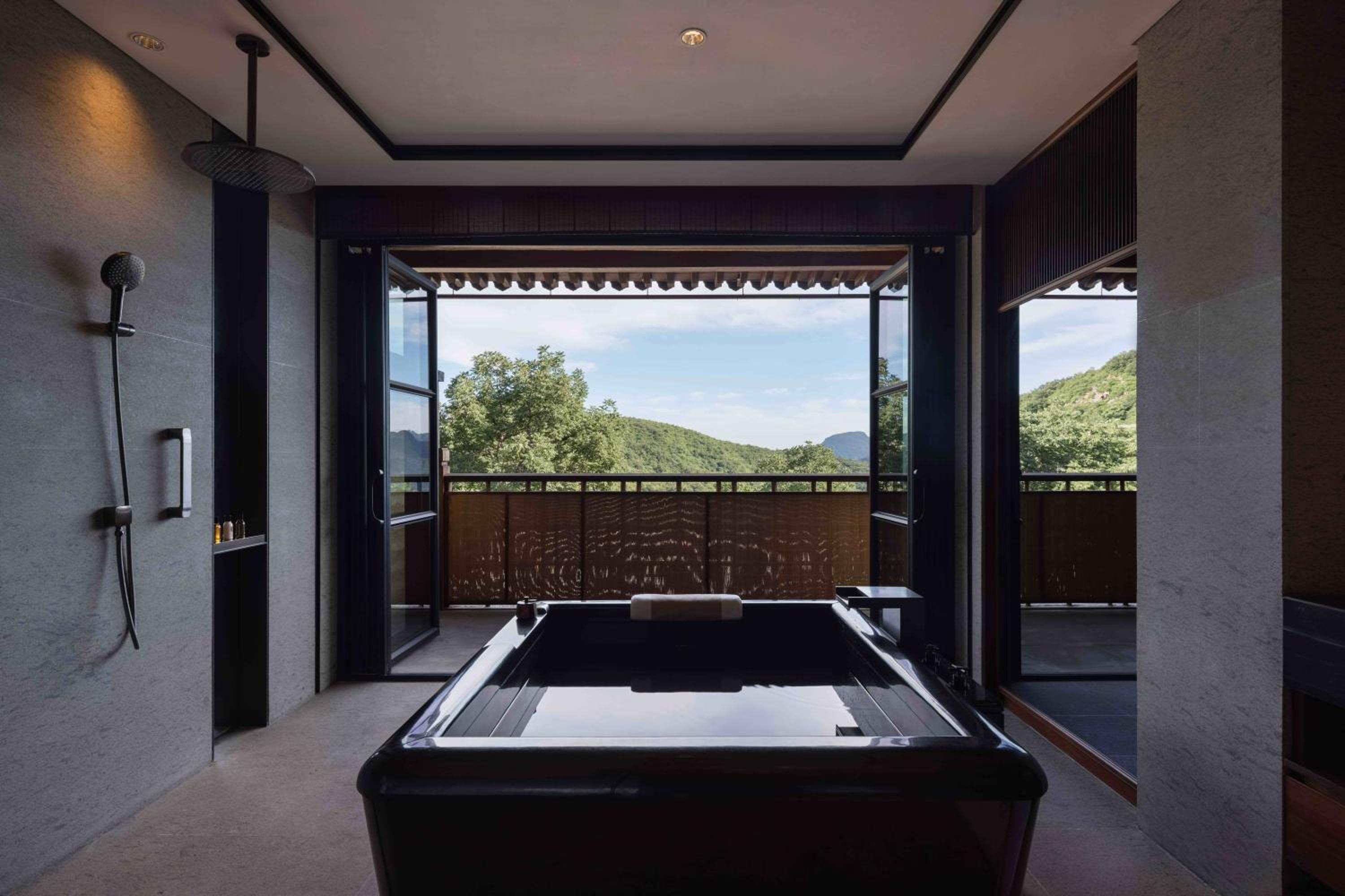  Lan Cui Mountain View Suite with Balcony