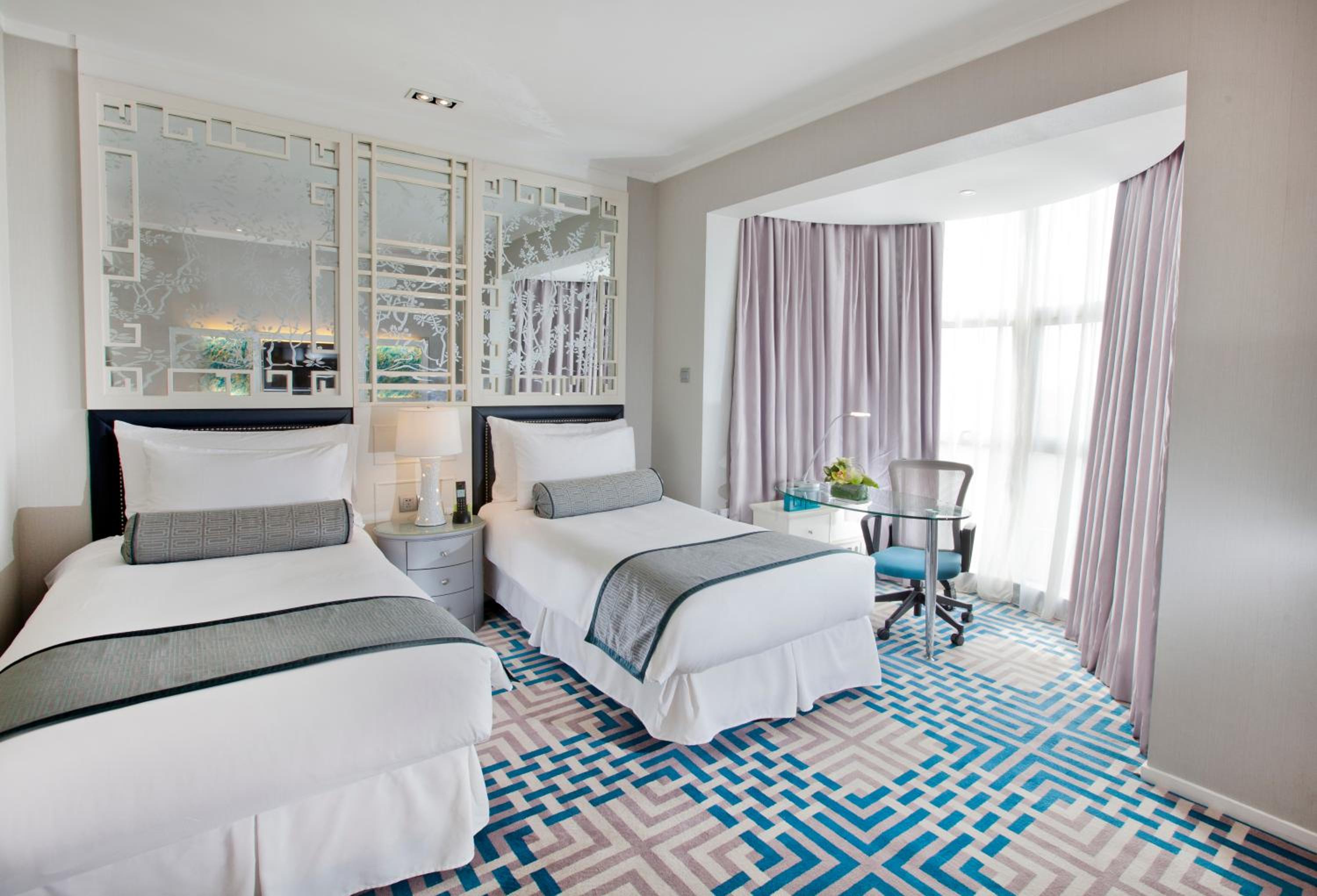 Deluxe Twin Room with City View photo 1
