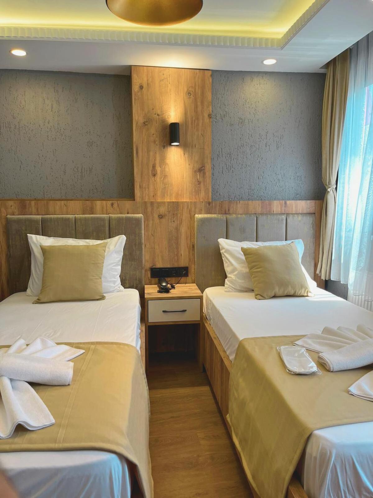 Twin Room with Balcony photo 2