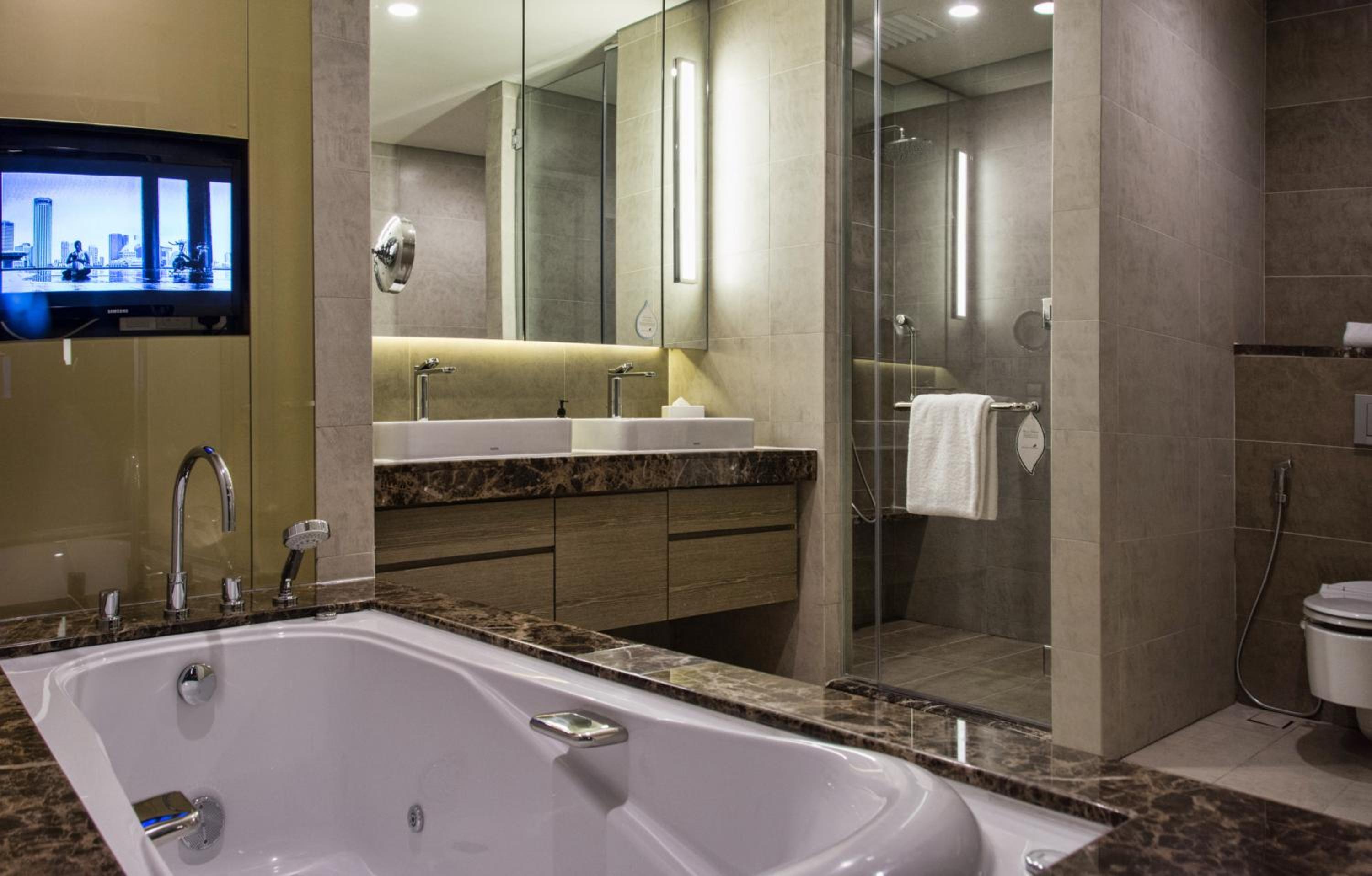 Three-Bedroom Premier thumbnail 6