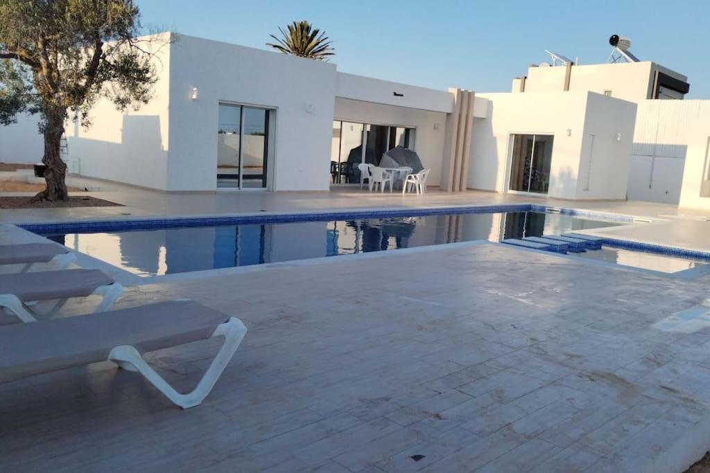Three-Bedroom Villa photo 2