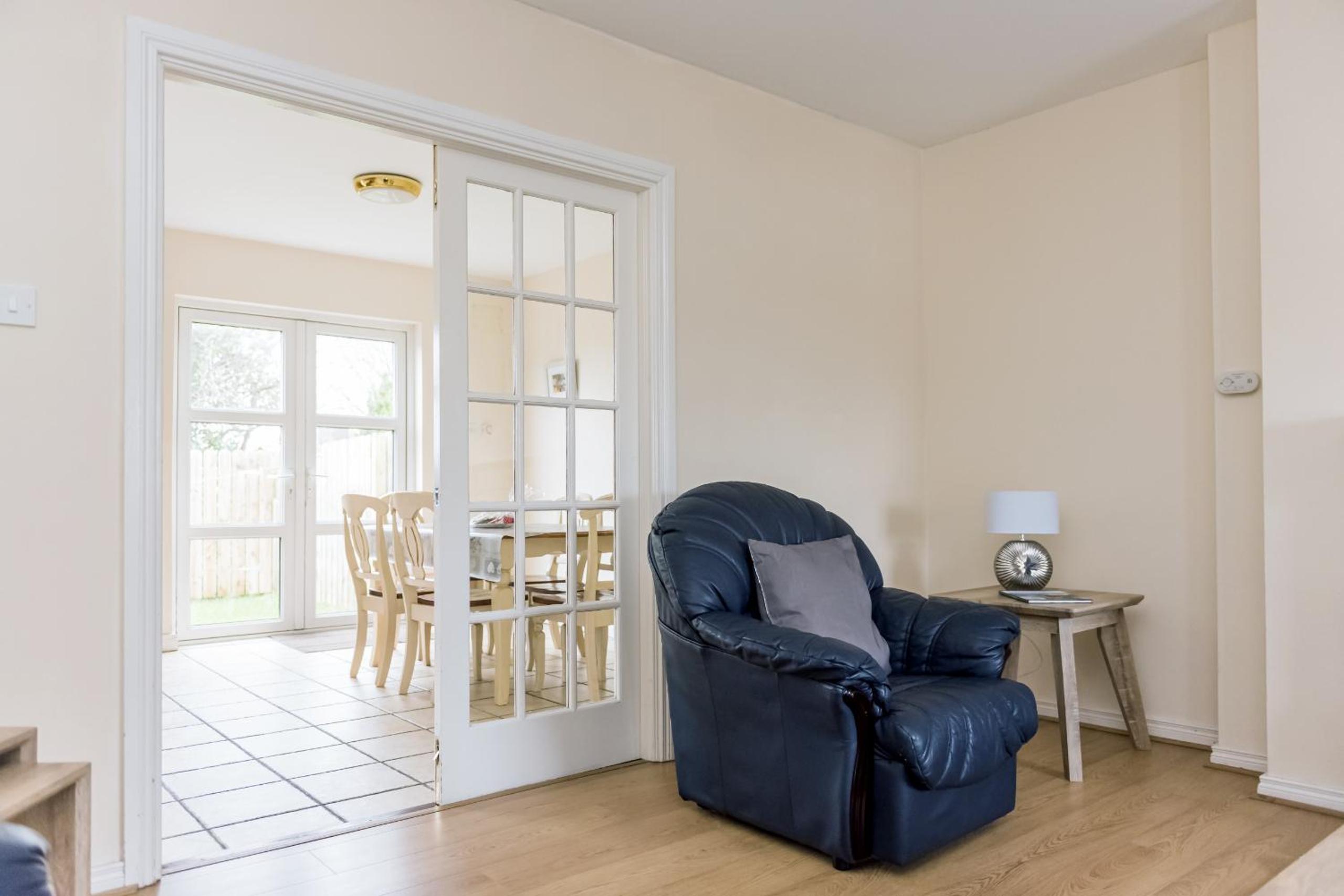 Three-Bedroom House photo 2