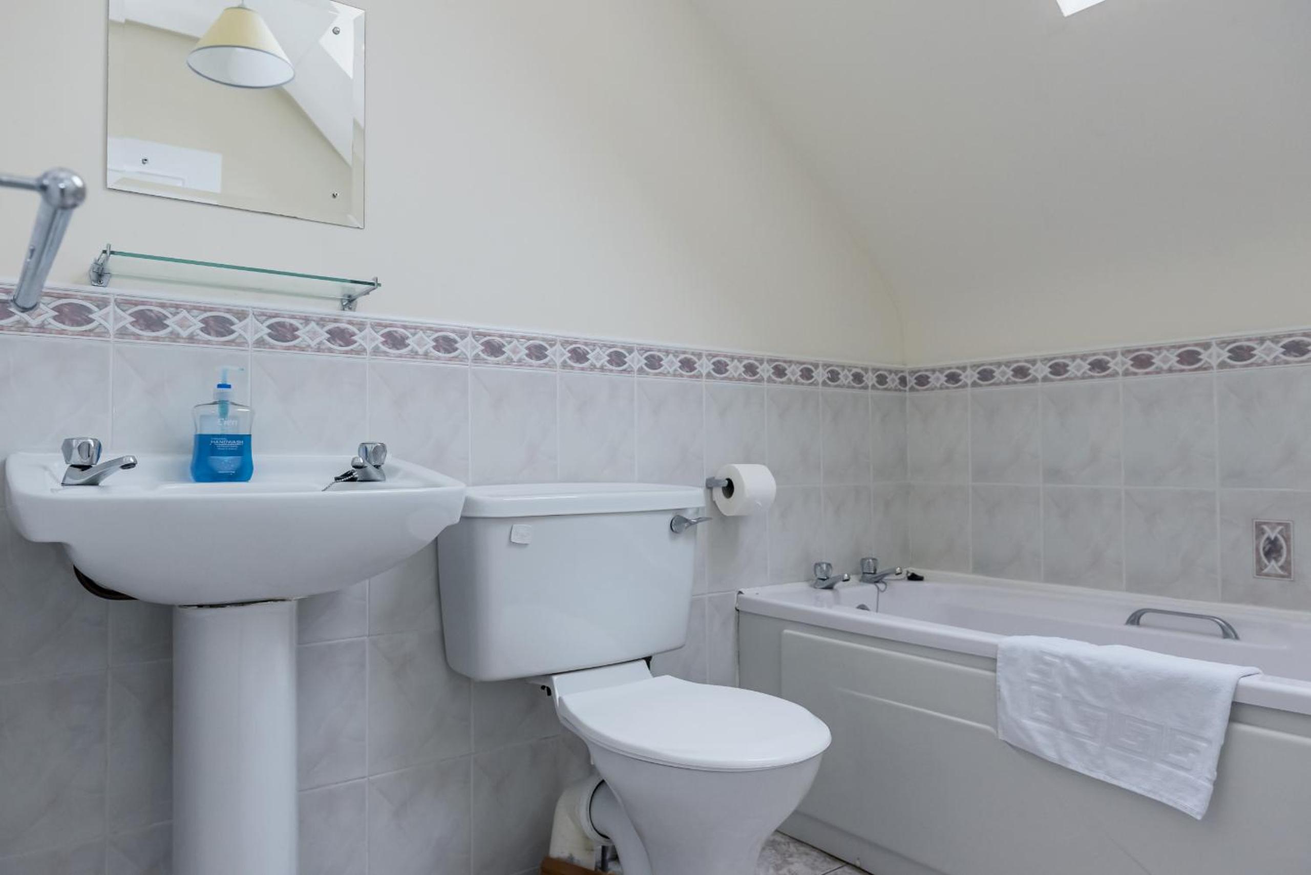 3-Bedroom Semi-detached House  photo 3