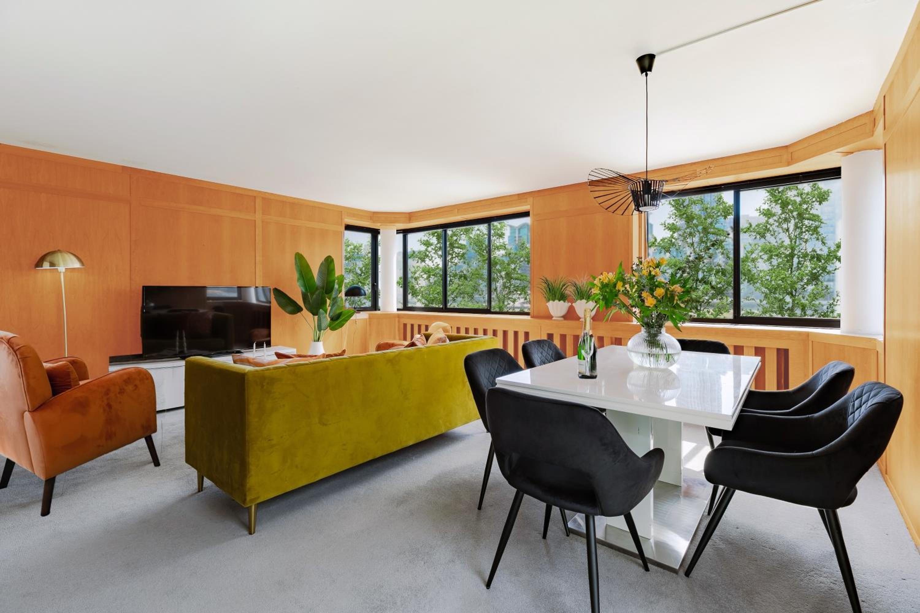 Three-Bedroom Apartment photo 1
