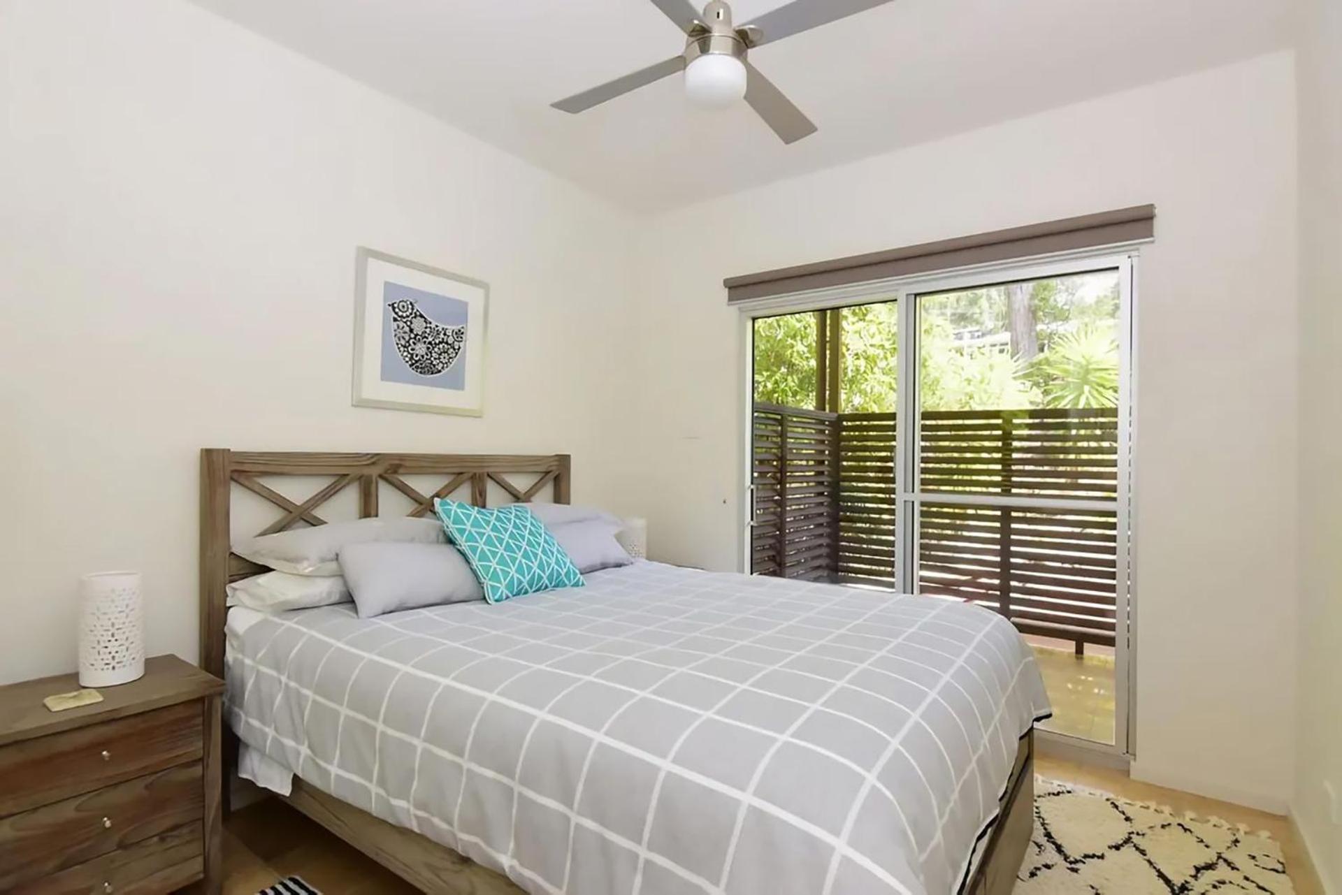 Three-Bedroom House photo 3