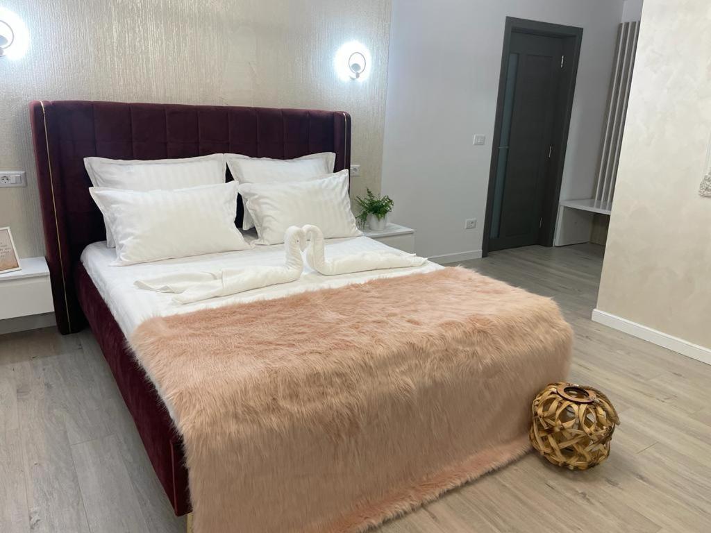 Five-Bedroom House photo 1