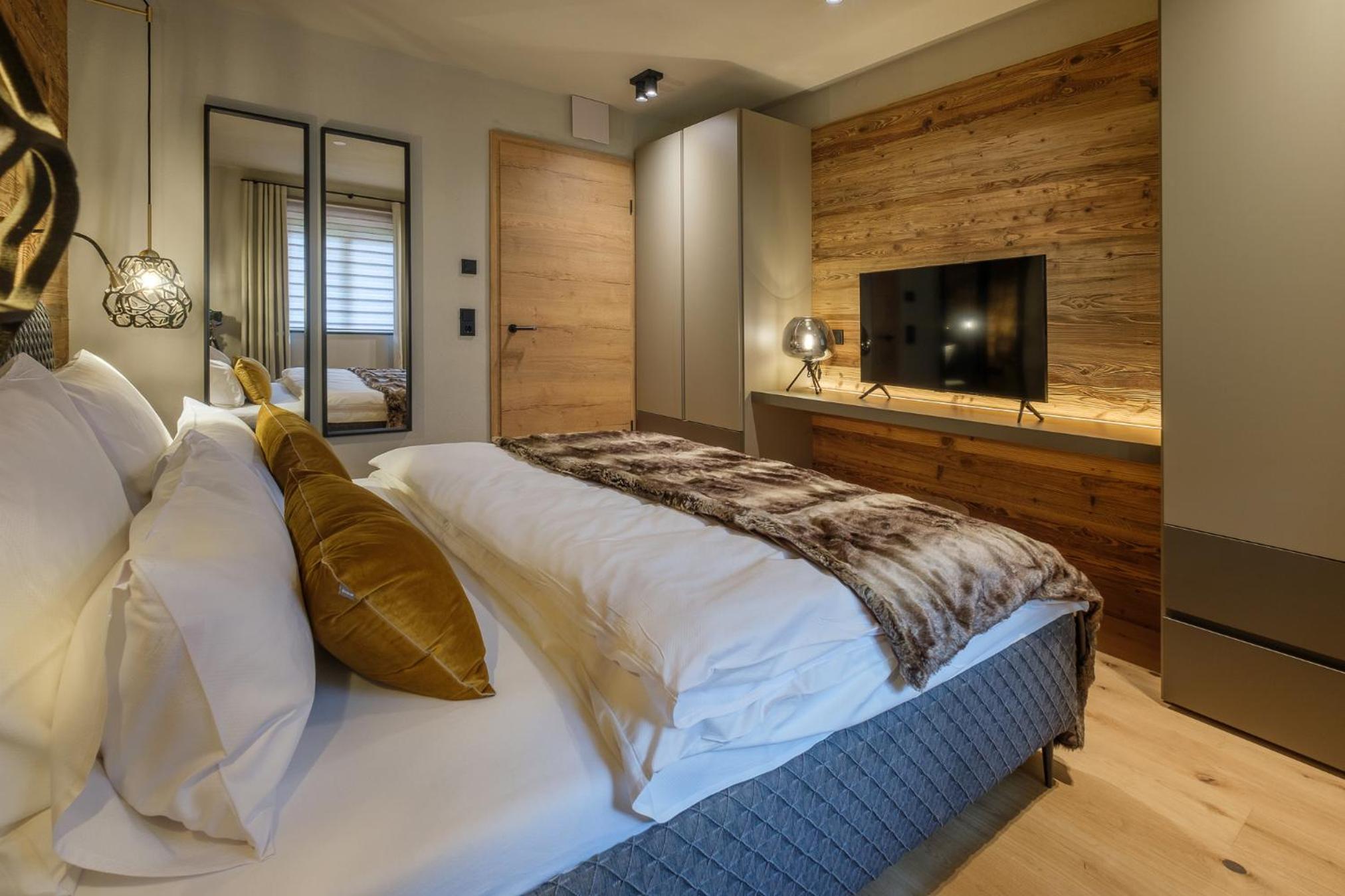 Two-Bedroom Apartment with Mountain View