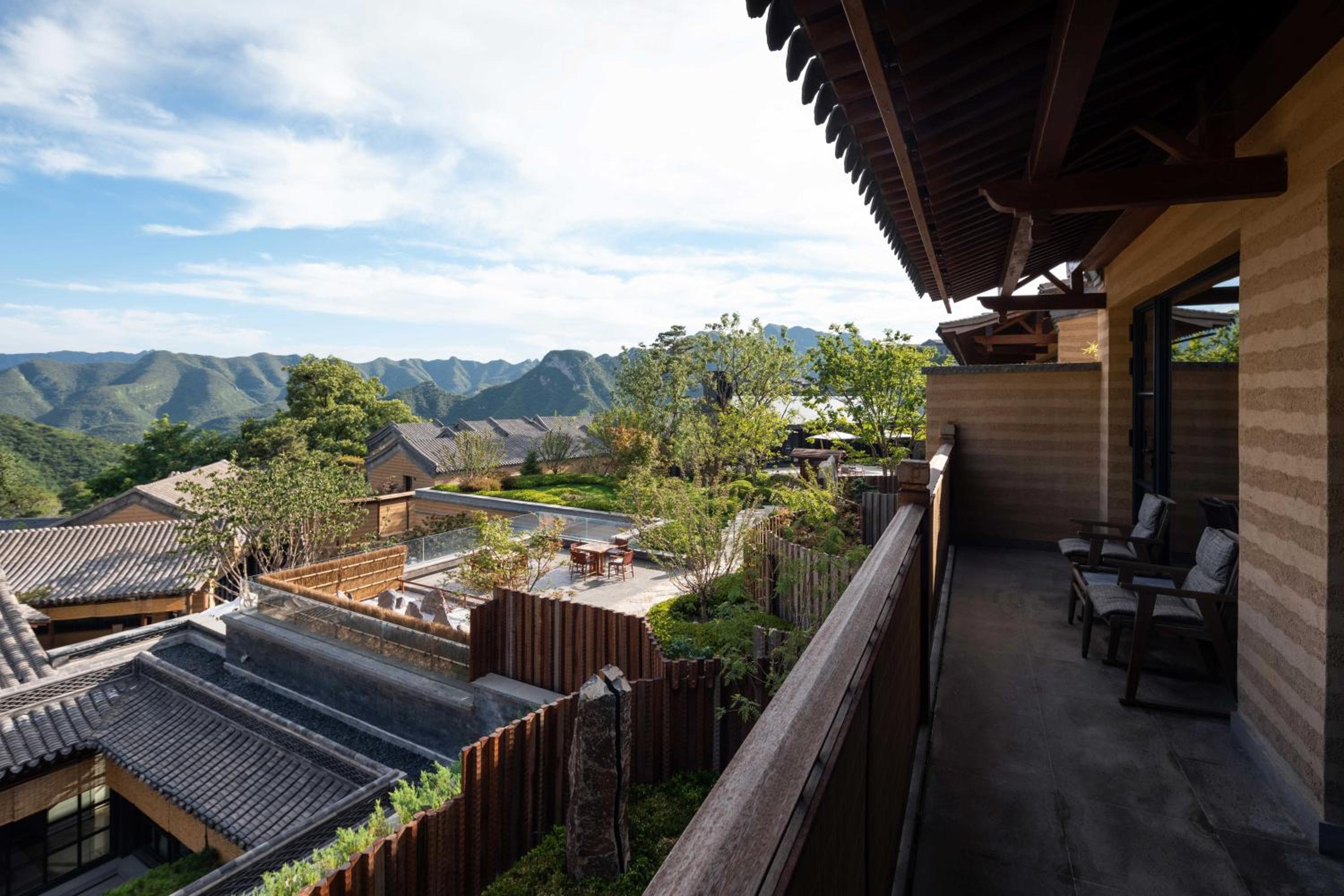 Lan Cui Mountain View King With Balcony