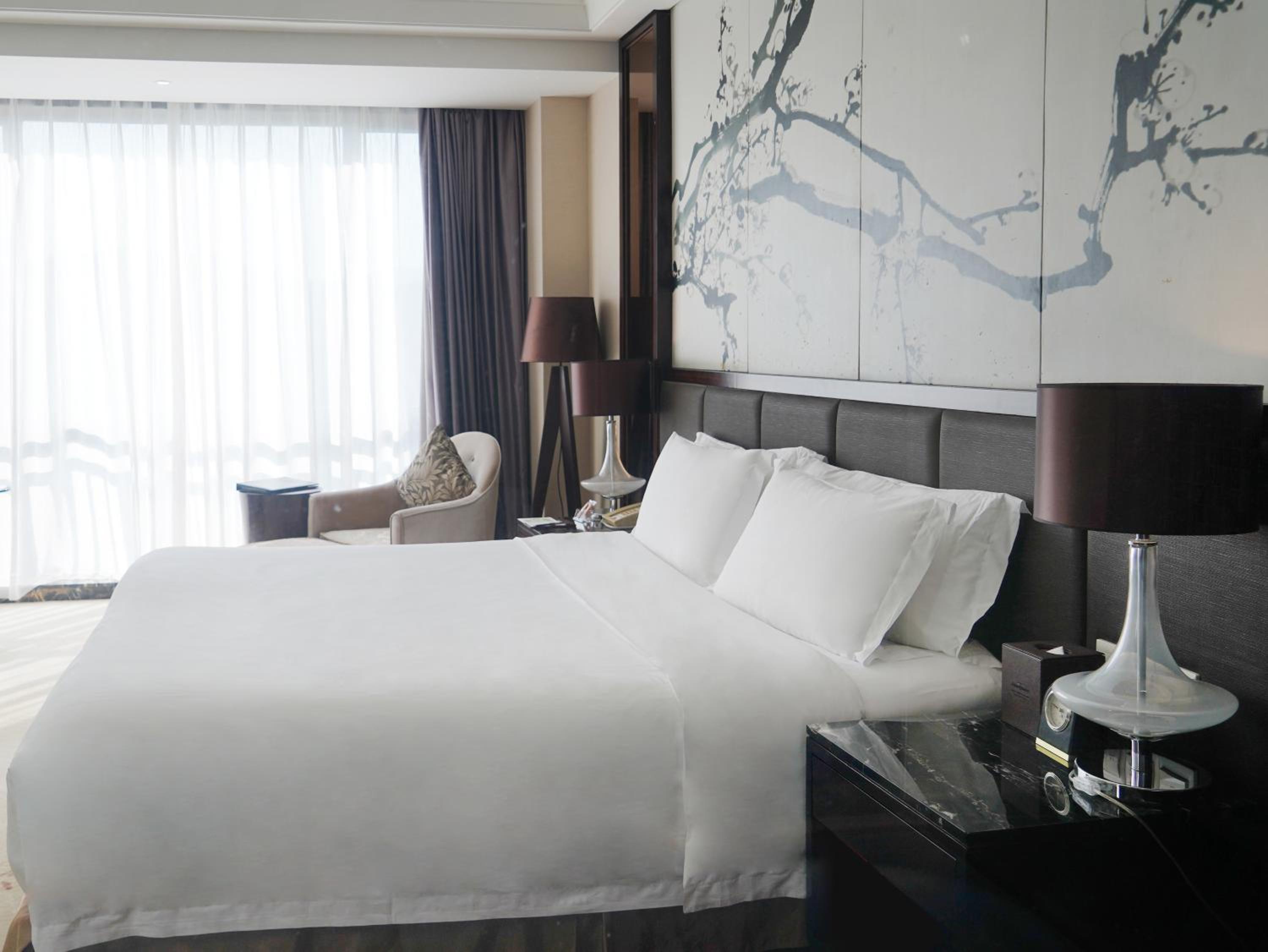 Deluxe Queen Room photo 1