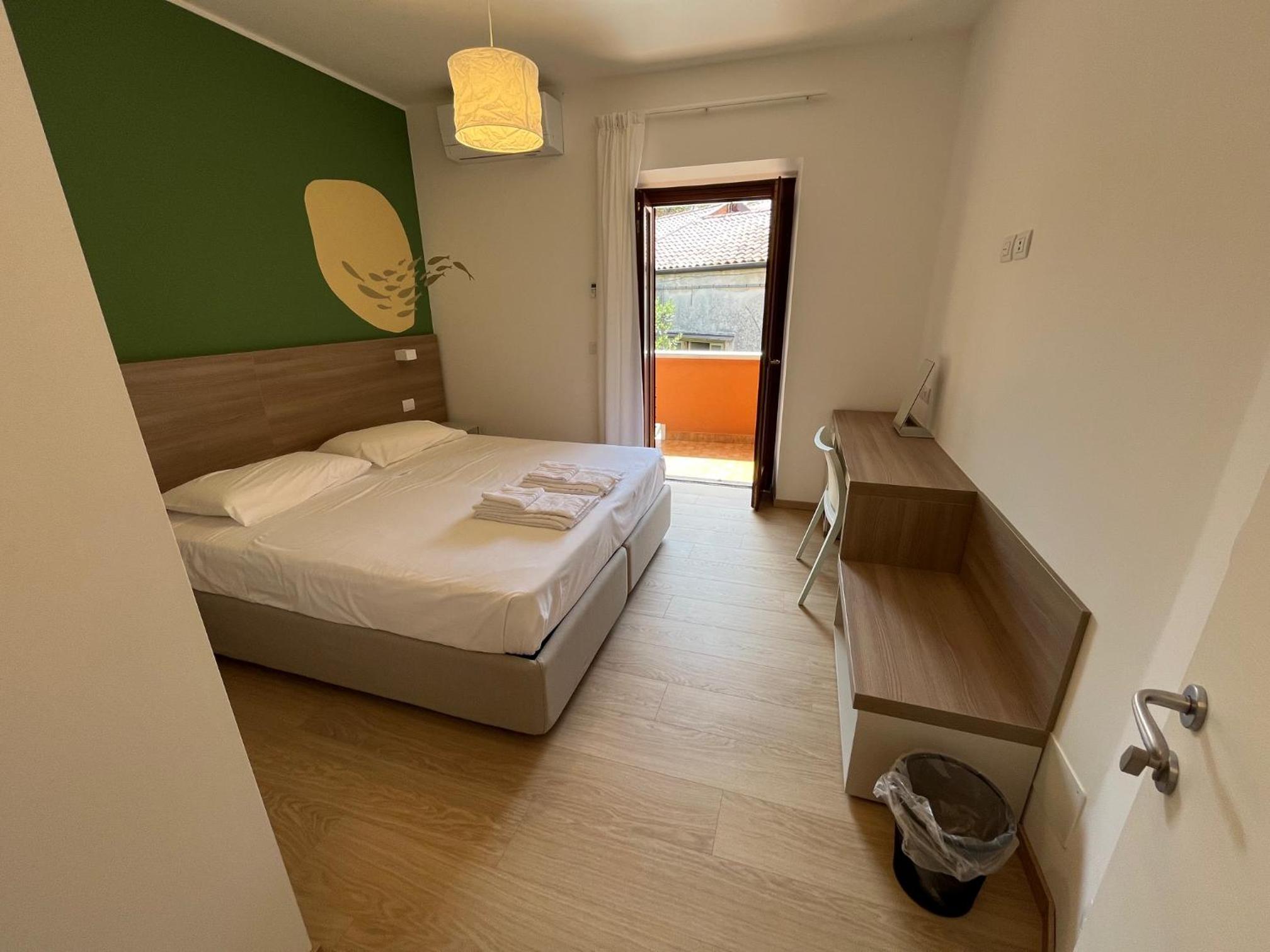 Standard King Room photo 1