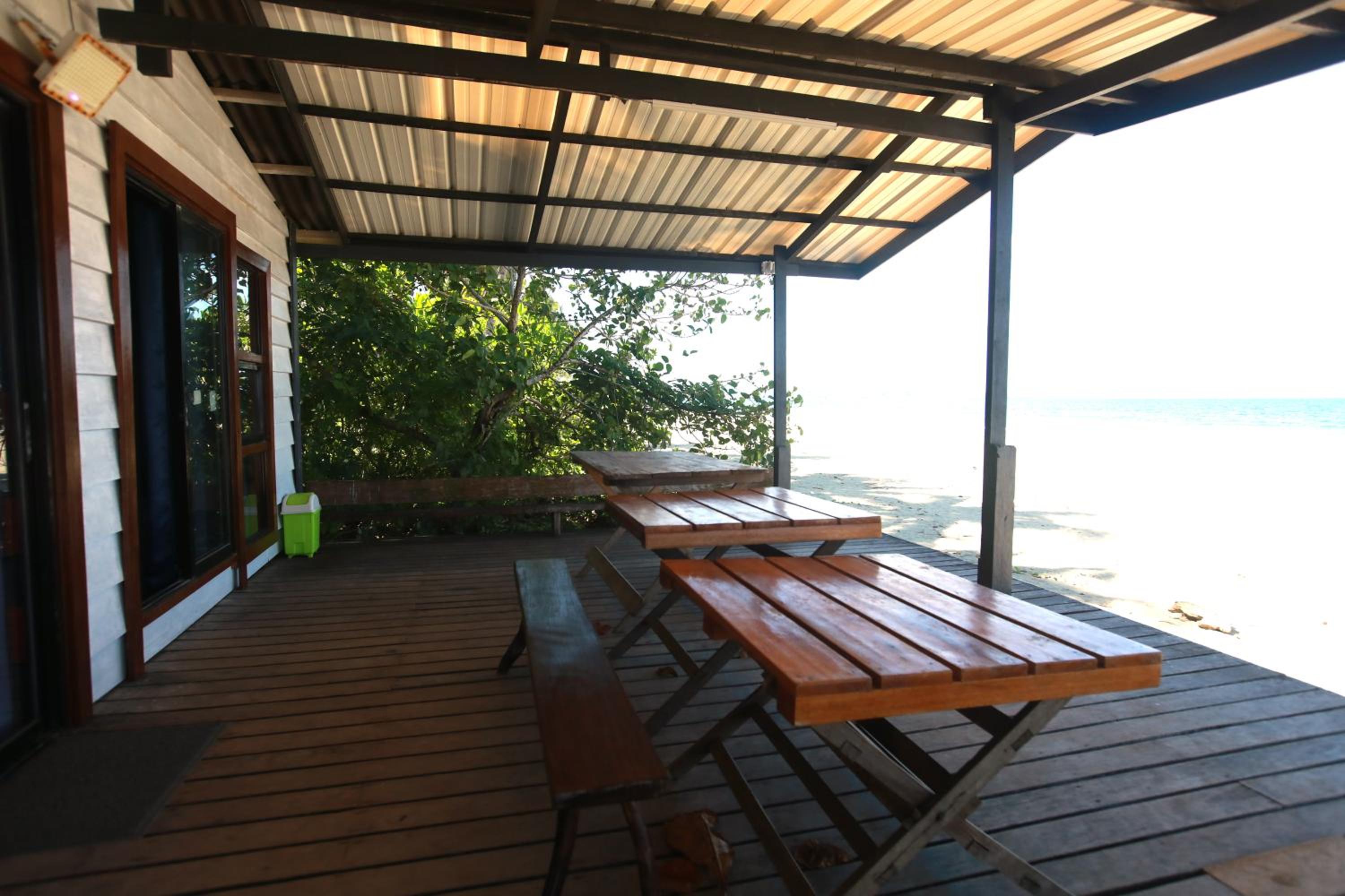 Family Room with Side Sea View - Photo 5