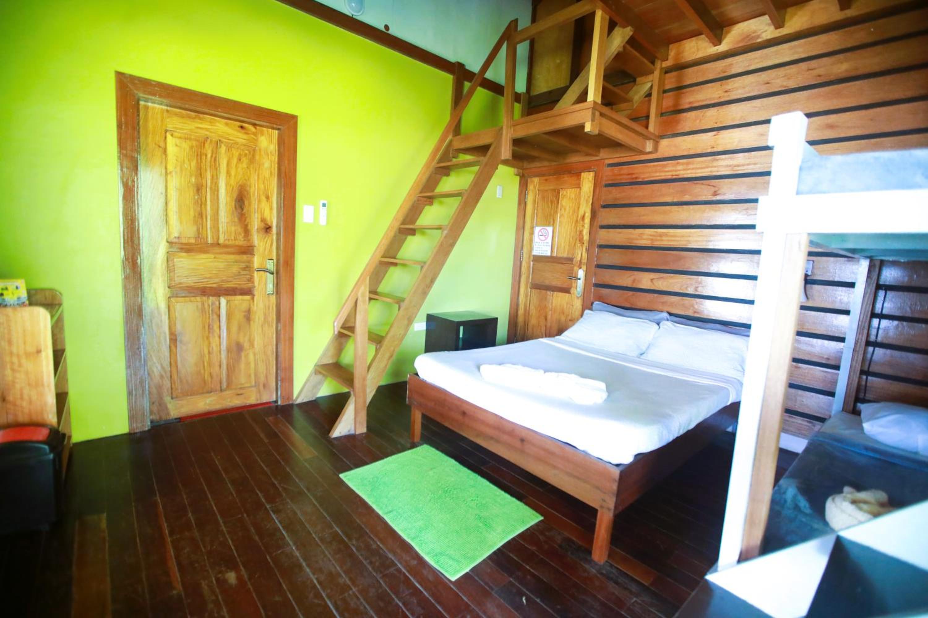 Family Room with Sea View - Photo 5