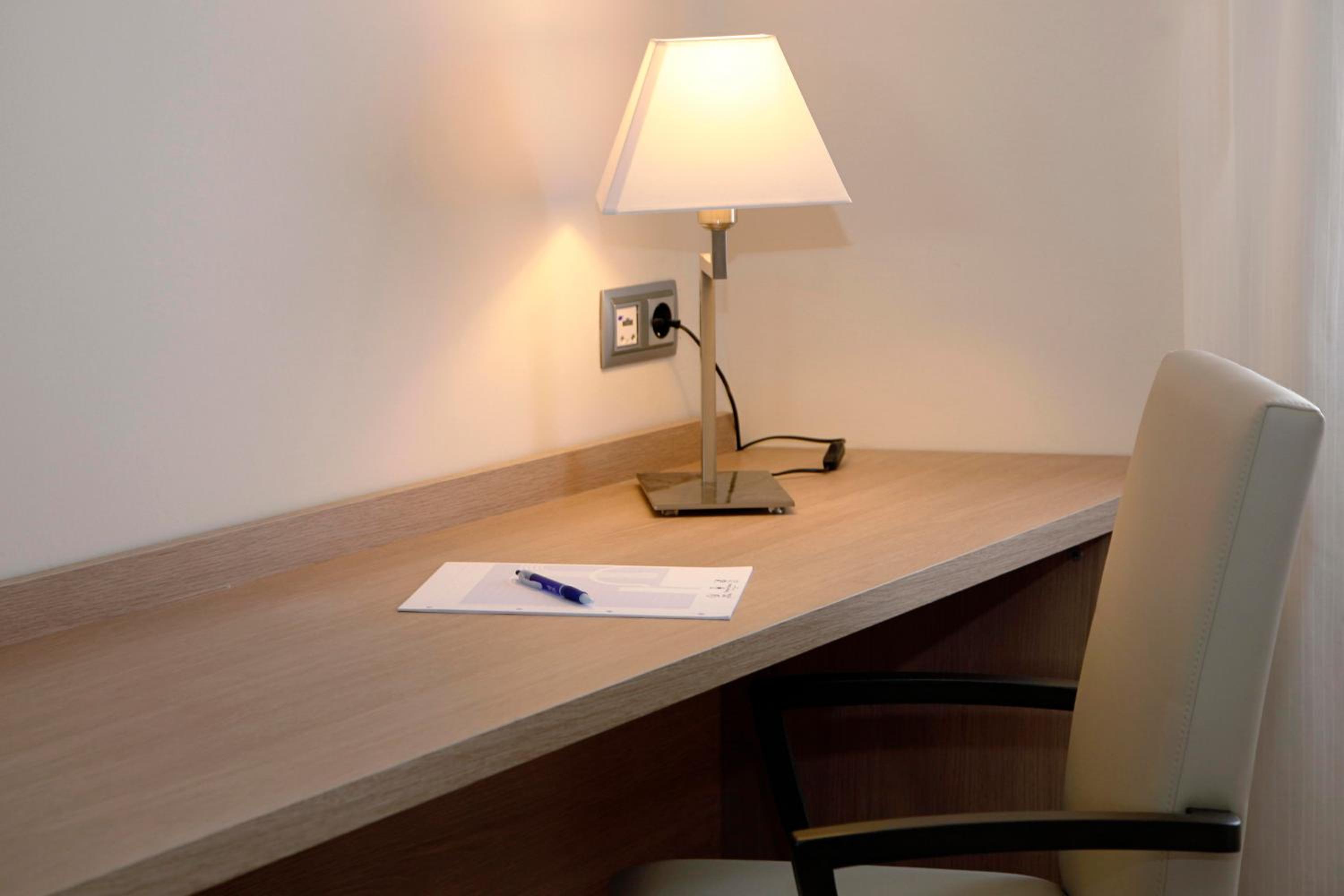 Standard Double or Twin Room - Photo 4