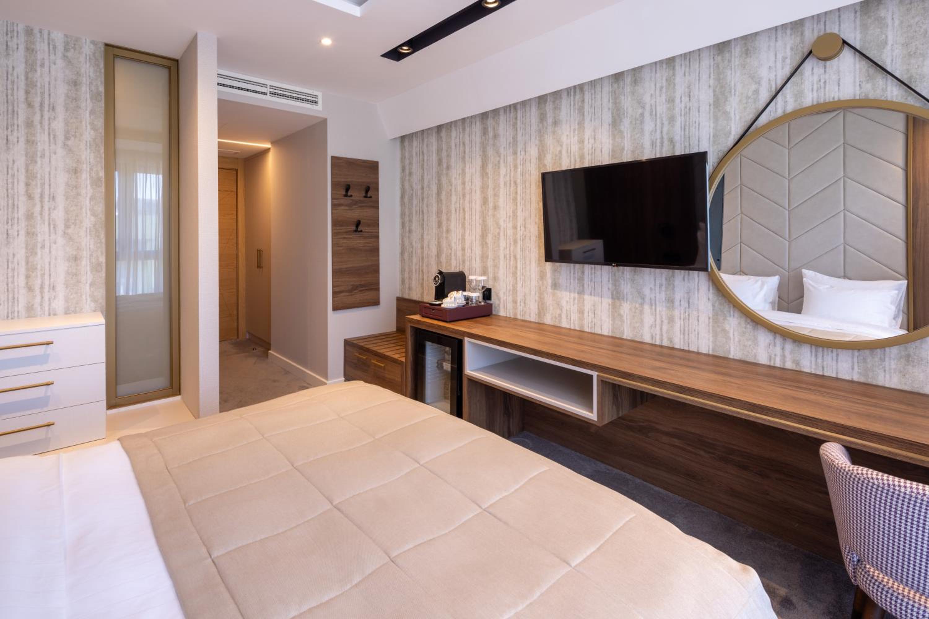 Standard King Room photo 2