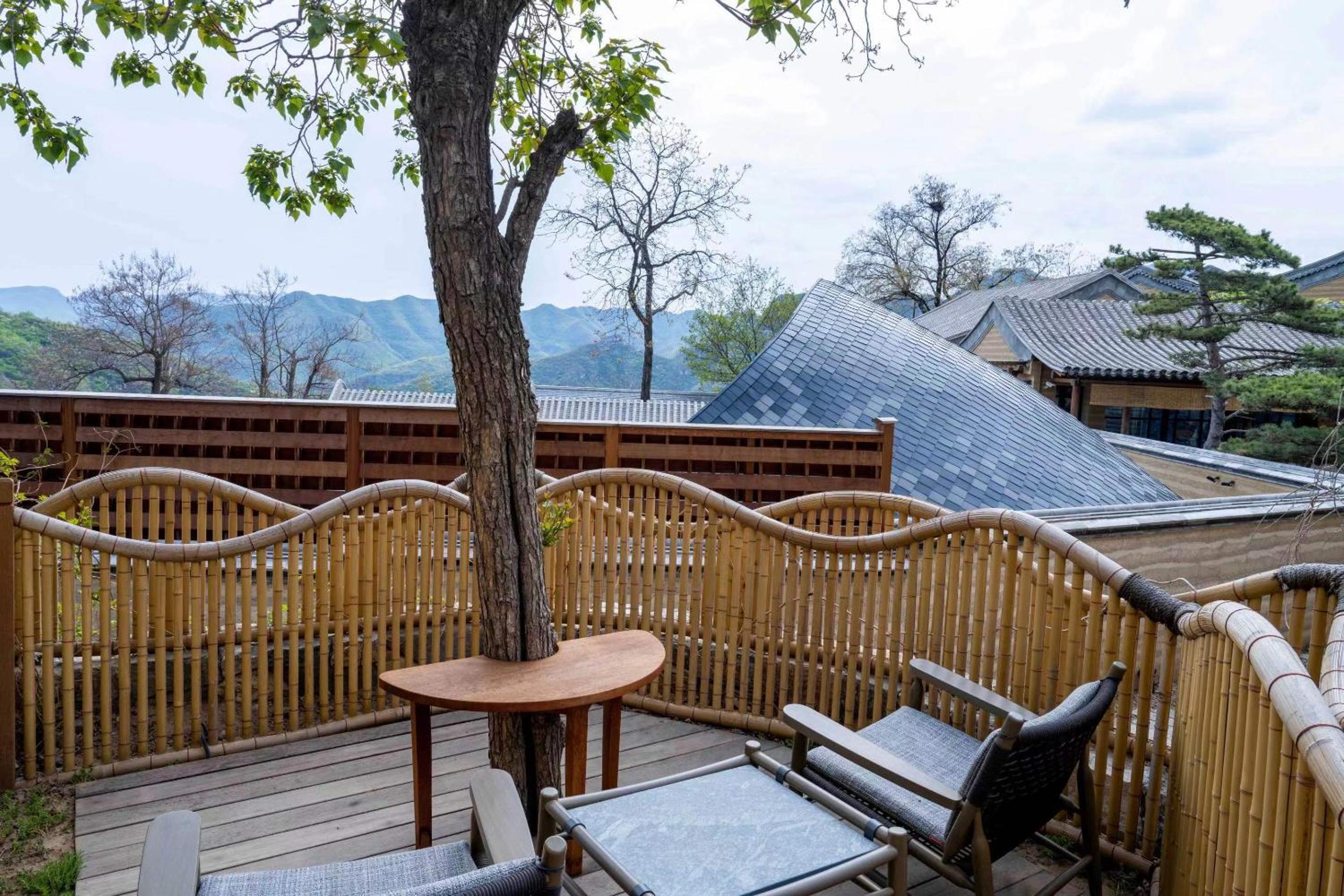 Nuan Cui Mountain View Suite