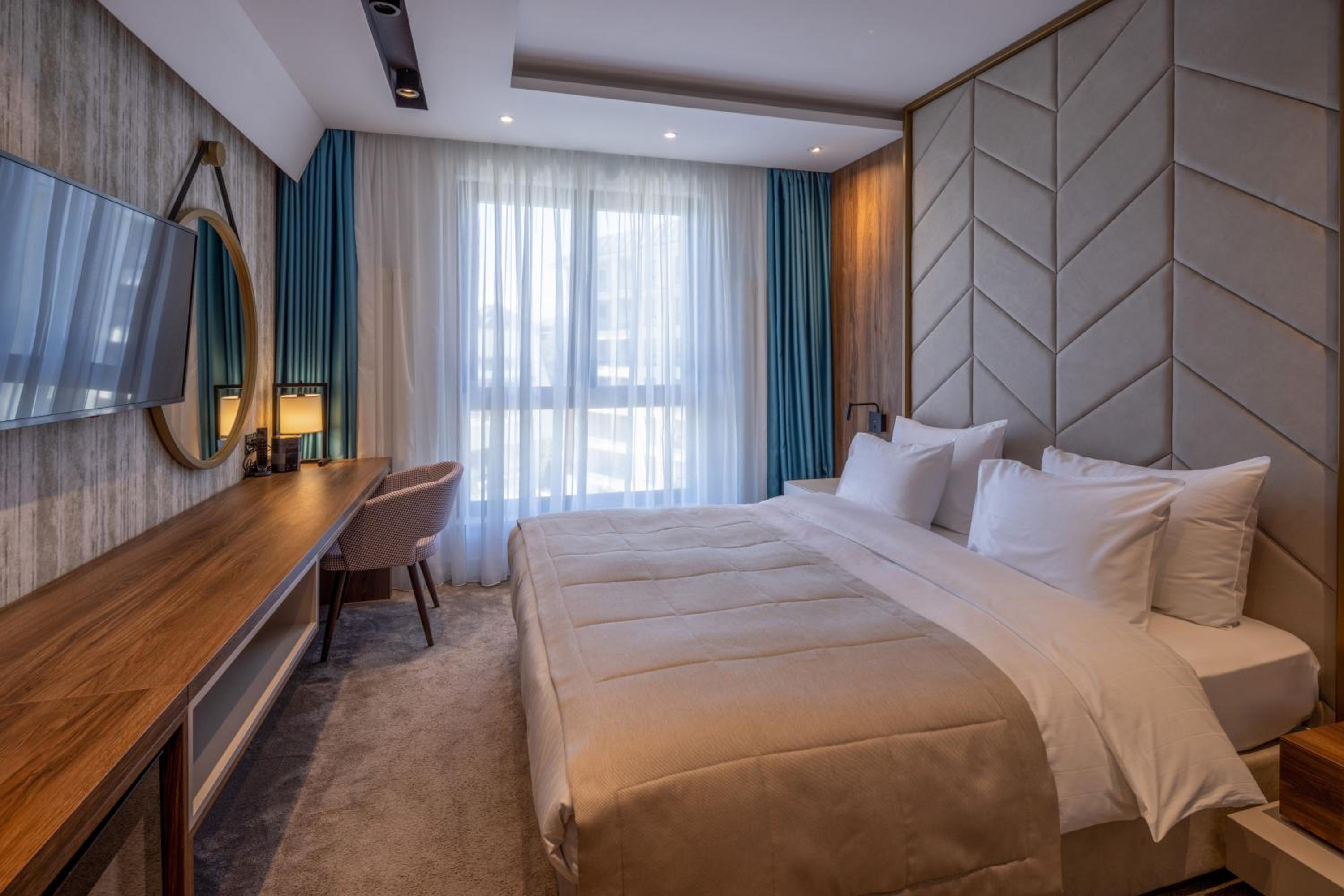 Standard King Room photo 3