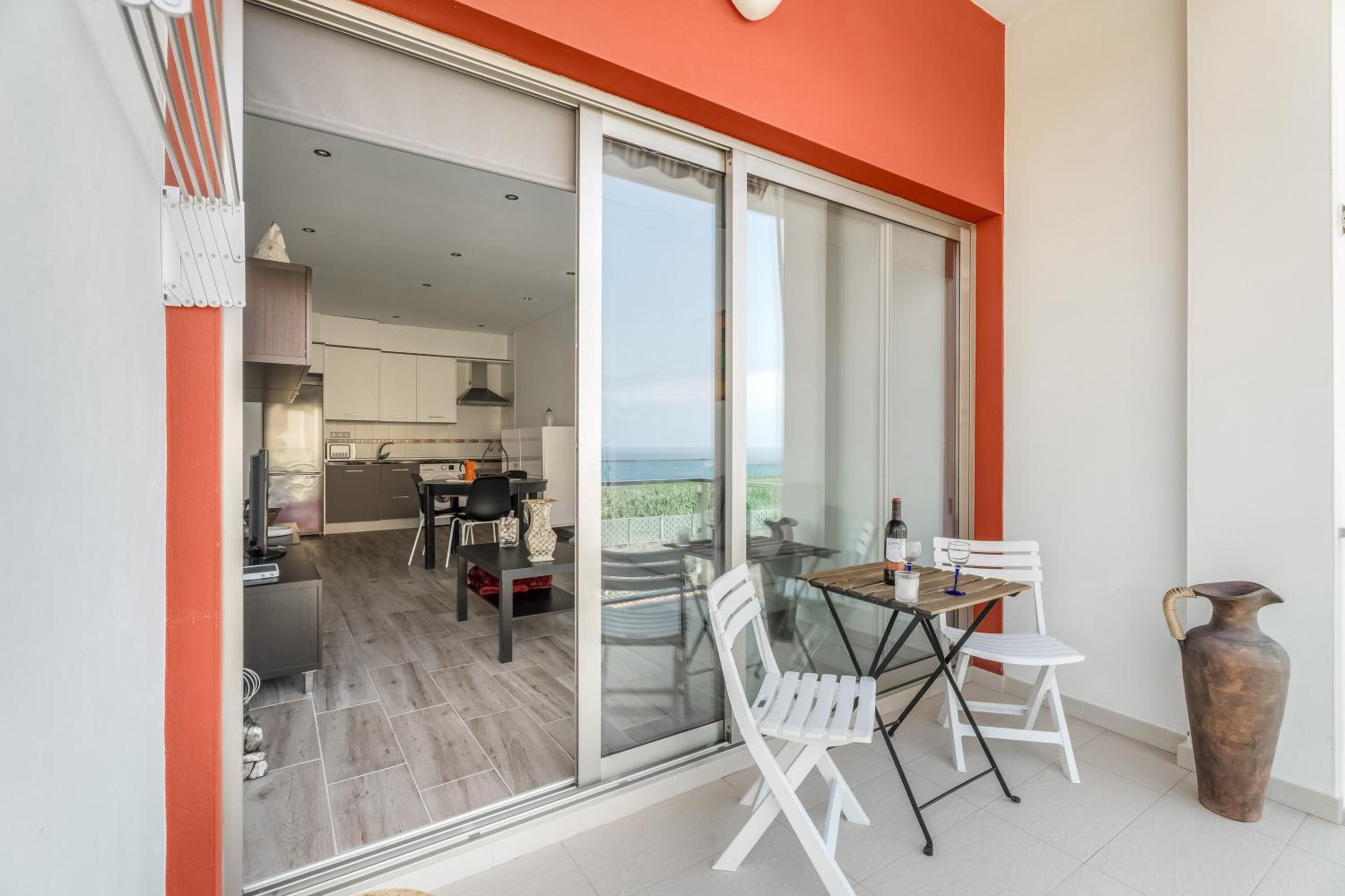 Two-Bedroom Deluxe Apartment with Ocean View photo 2