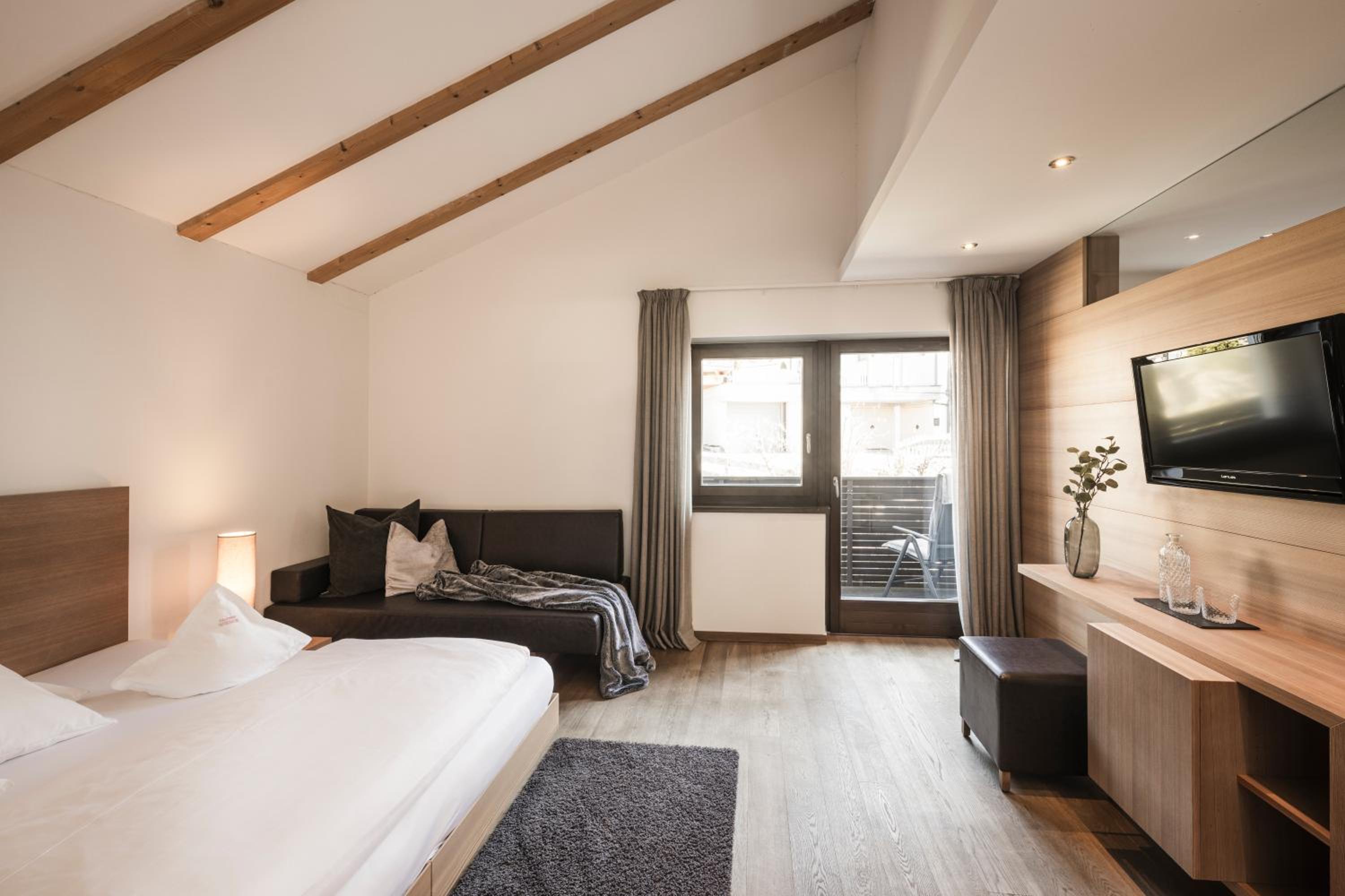 Double or Twin Room with Garden View photo 3