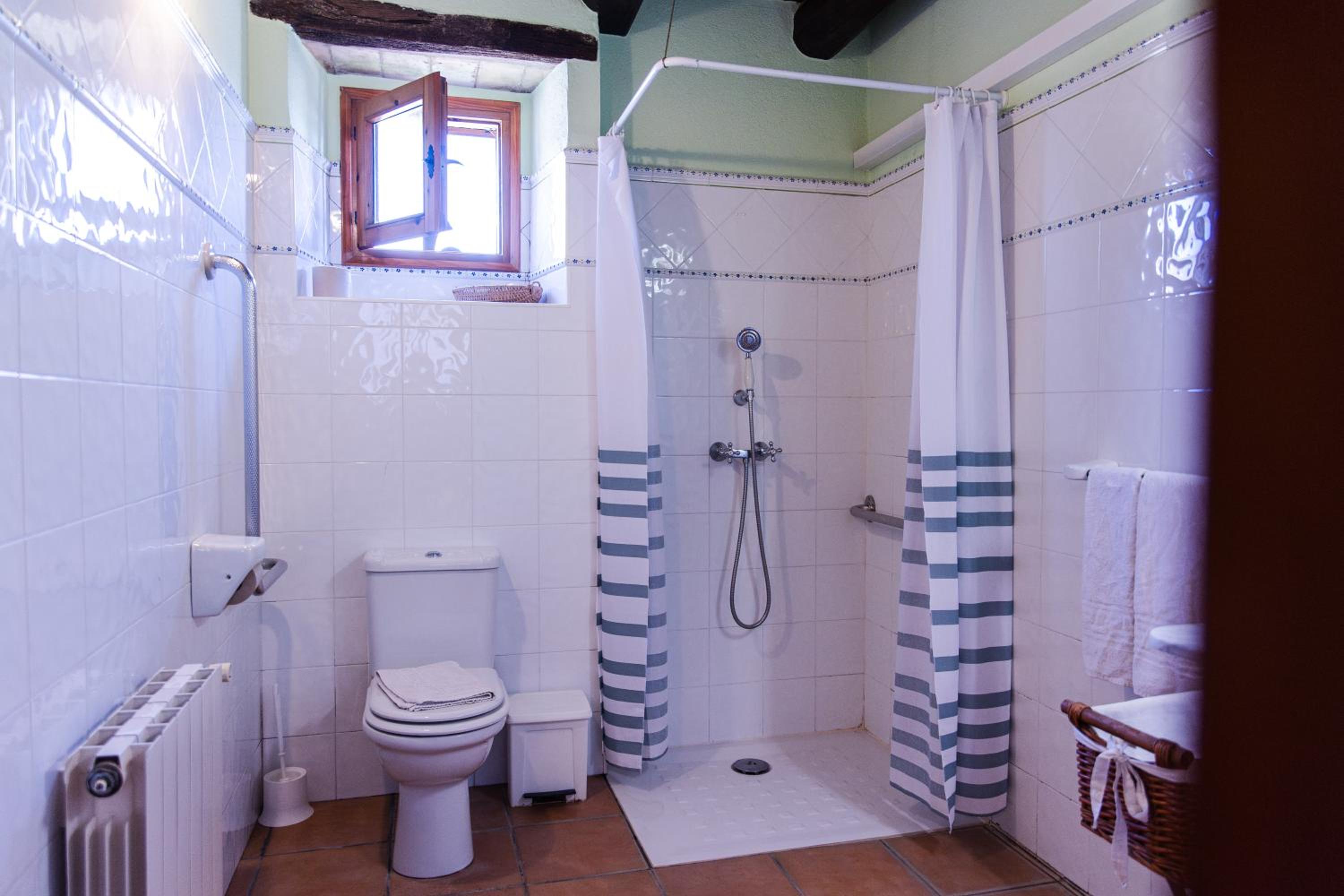 Double Room - Disability Access - Photo 4